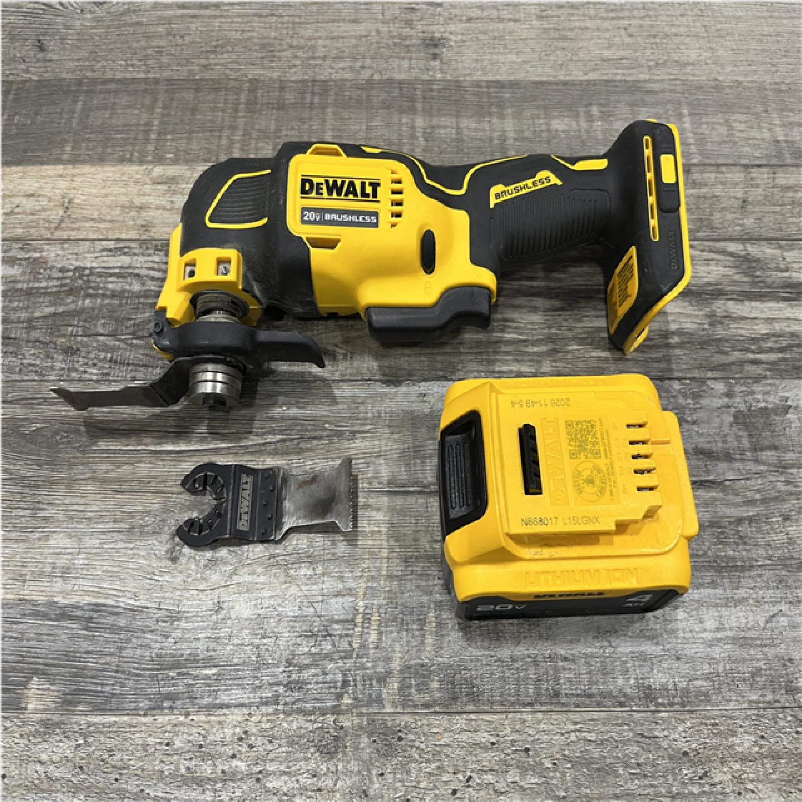 AS-IS DEWALT ATOMIC 20V MAX Lithium-Ion Cordless Brushless Oscillating Tool Kit