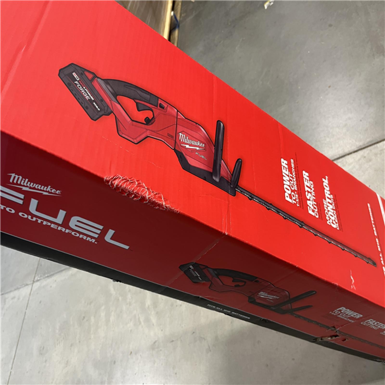 NEW - Milwaukee FUEL 18V 30 in. Brushless Cordless Battery Powered Hedge Trimmer Kit