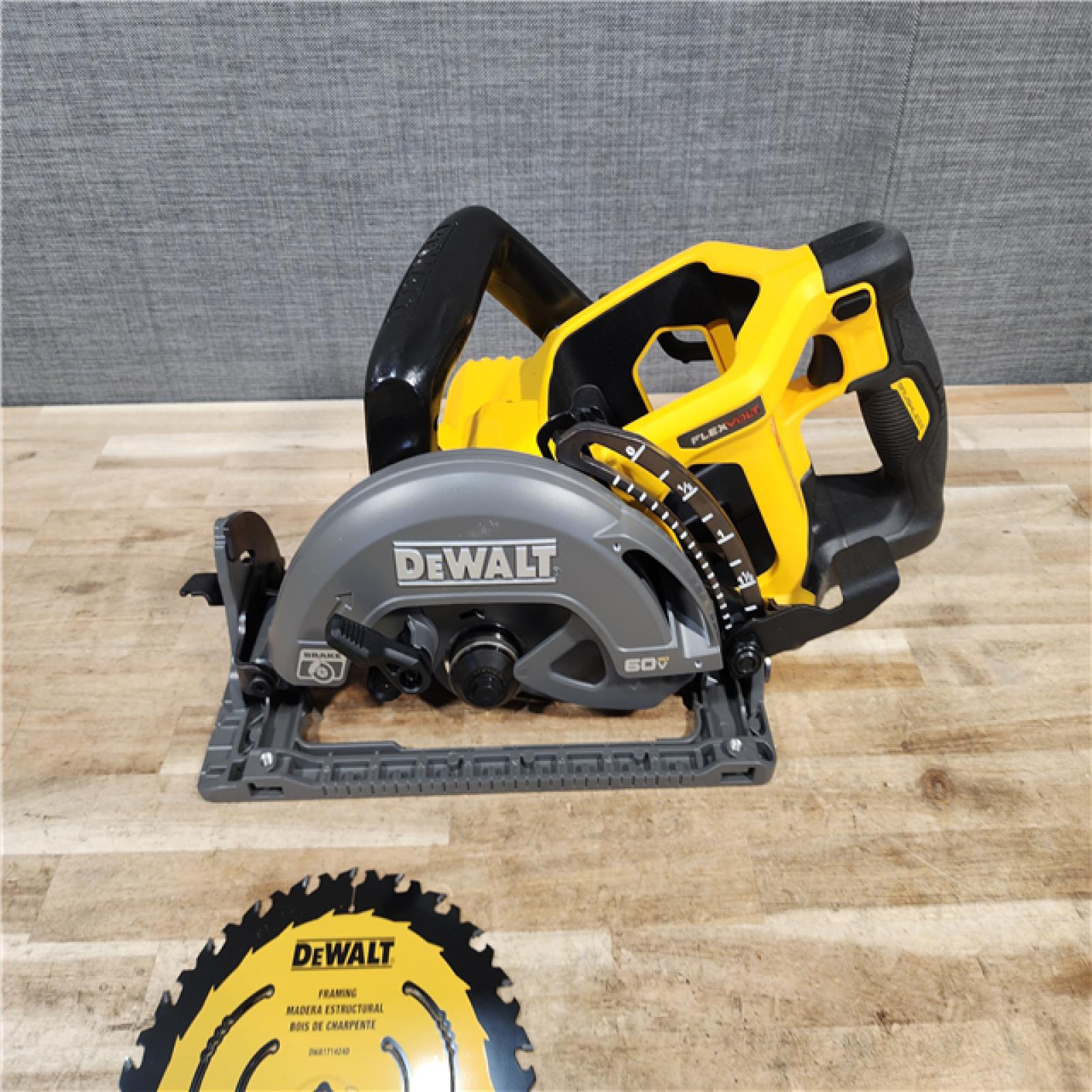 HOUSTON LOCATION - AS-IS (APPEARS LIKE NEW) DEWALT FLEXVOLT 60V MAX Cordless Brushless 7-1/4 in. Wormdrive Style Circular Saw (Tool Only)