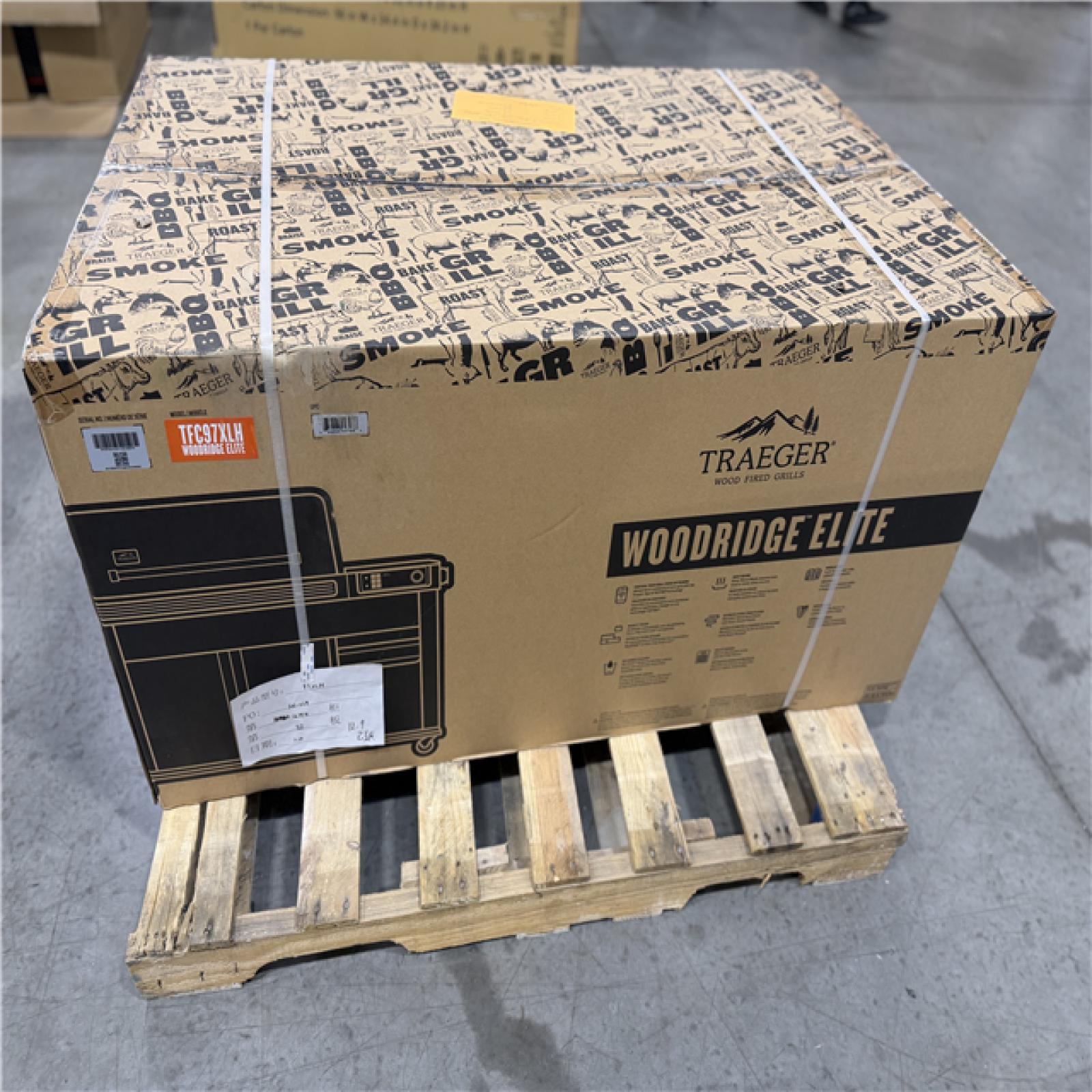 DALLAS LOCATION- TRAEGER Woodridge Elite Wi-Fi Pellet Grill and Smoker in Black