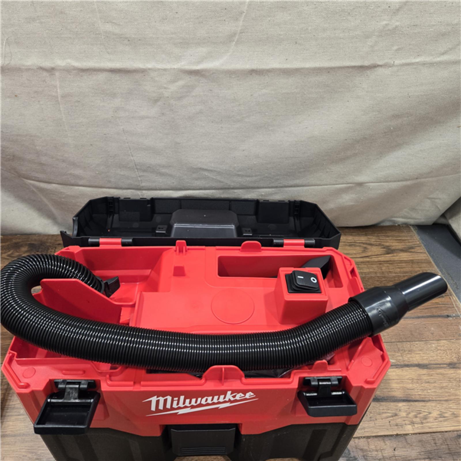 AS-IS Milwaukee M18 Vacuum 2Gal 6  Hose Access Bare Tool