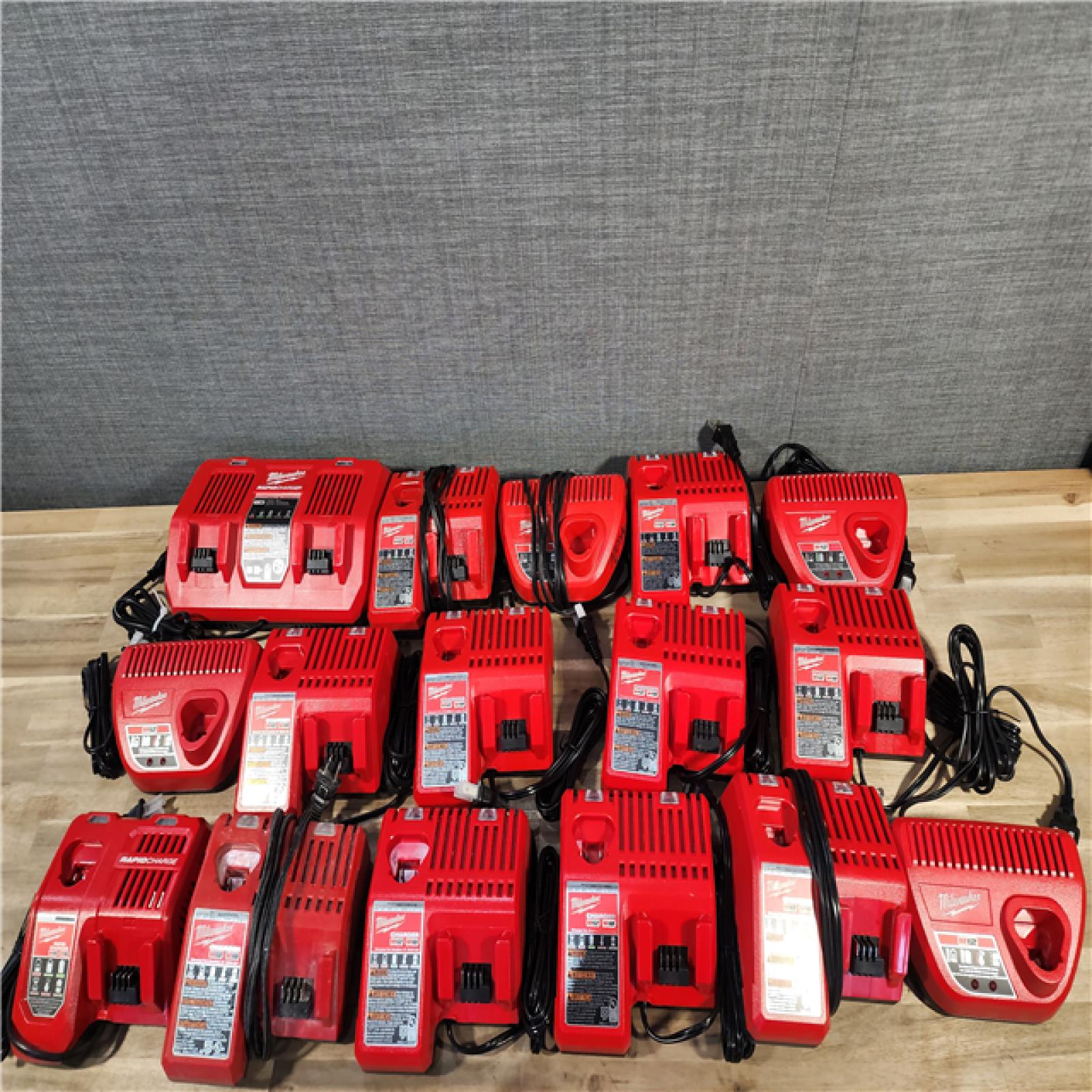 HOUSTON LOCATION - AS-IS MILWAUKEE BATTERY CHARGER PACK QTY - 16