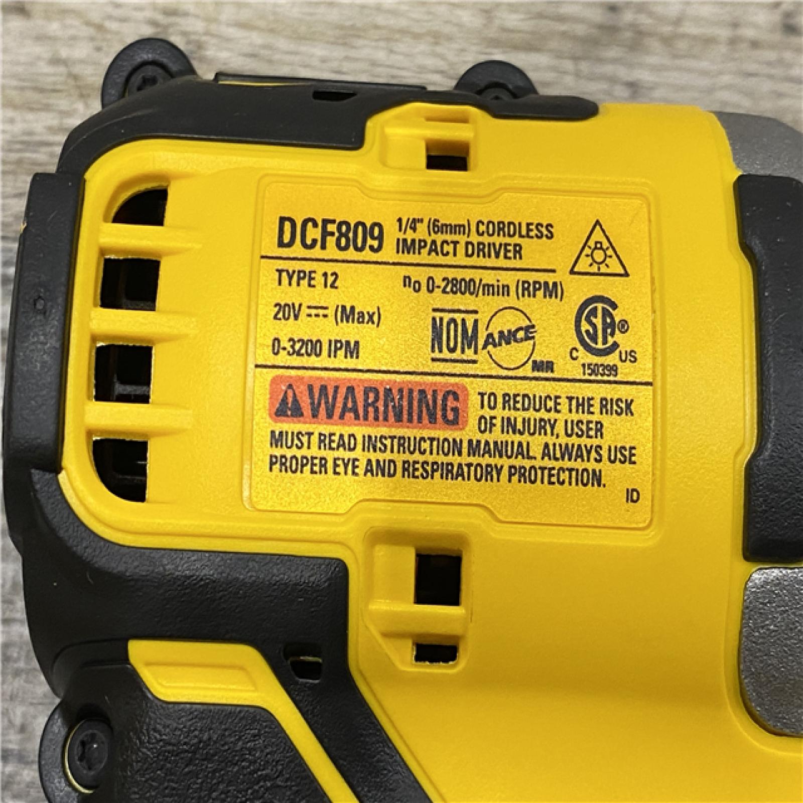 LIKE NEW - DEWALT Atomic 20V Max Lithium-Ion Brushless Cordless Compact 1/4 in. Impact Driver Kit