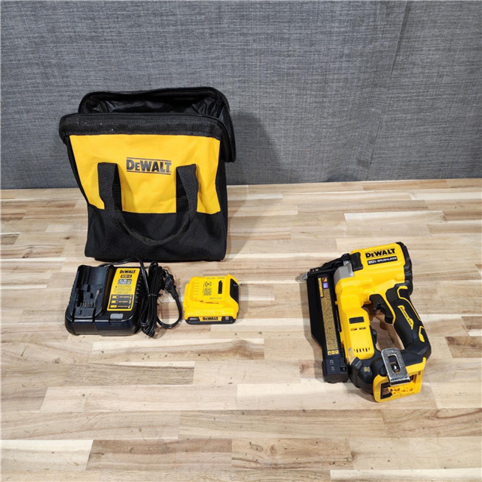 HOUSTON LOCATION - AS-IS DEWALT ATOMIC 20V MAX Lithium Ion Cordless 23 Gauge Pin Nailer Kit