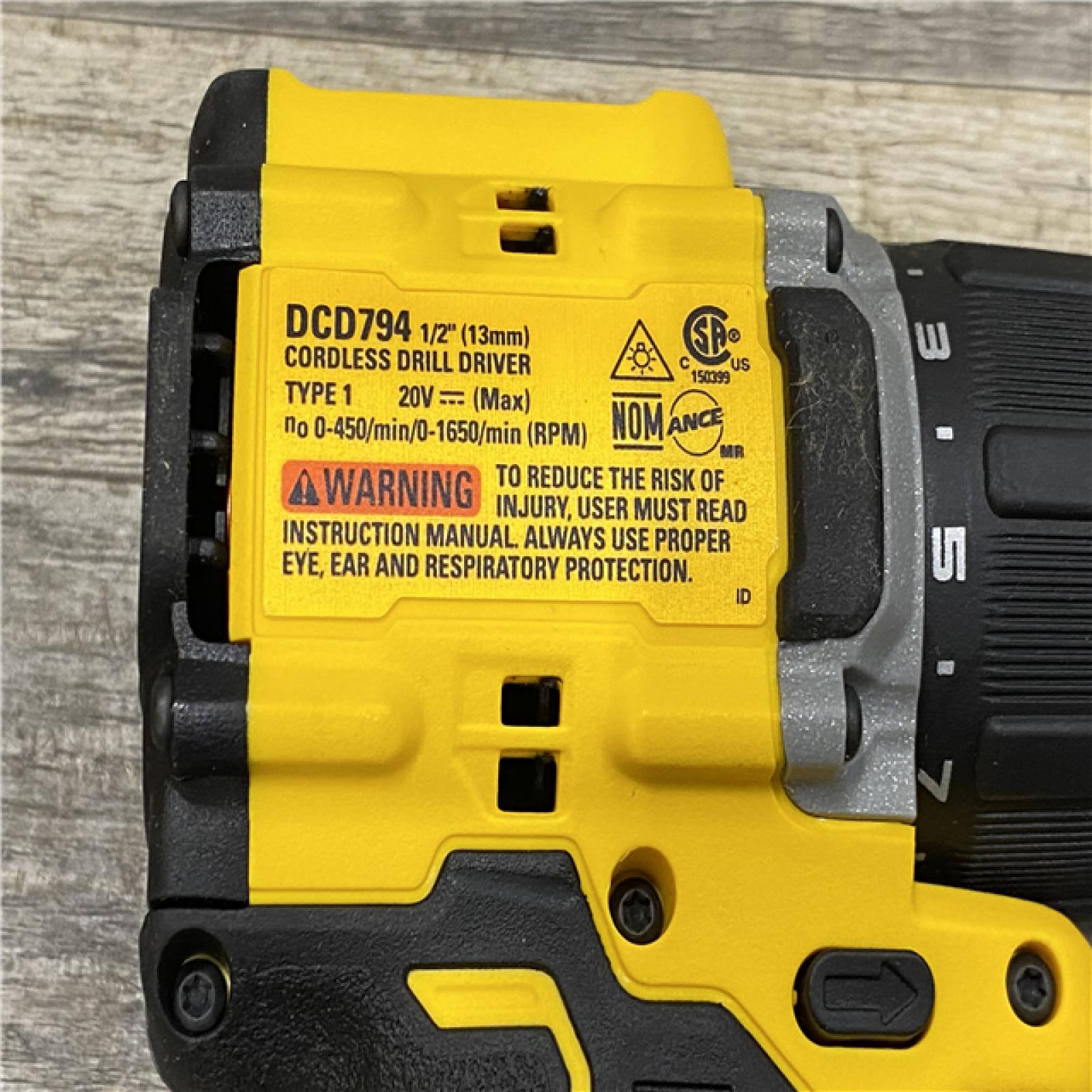 AS-IS DEWALT ATOMIC 20-Volt MAX Lithium-Ion Cordless Combo Kit