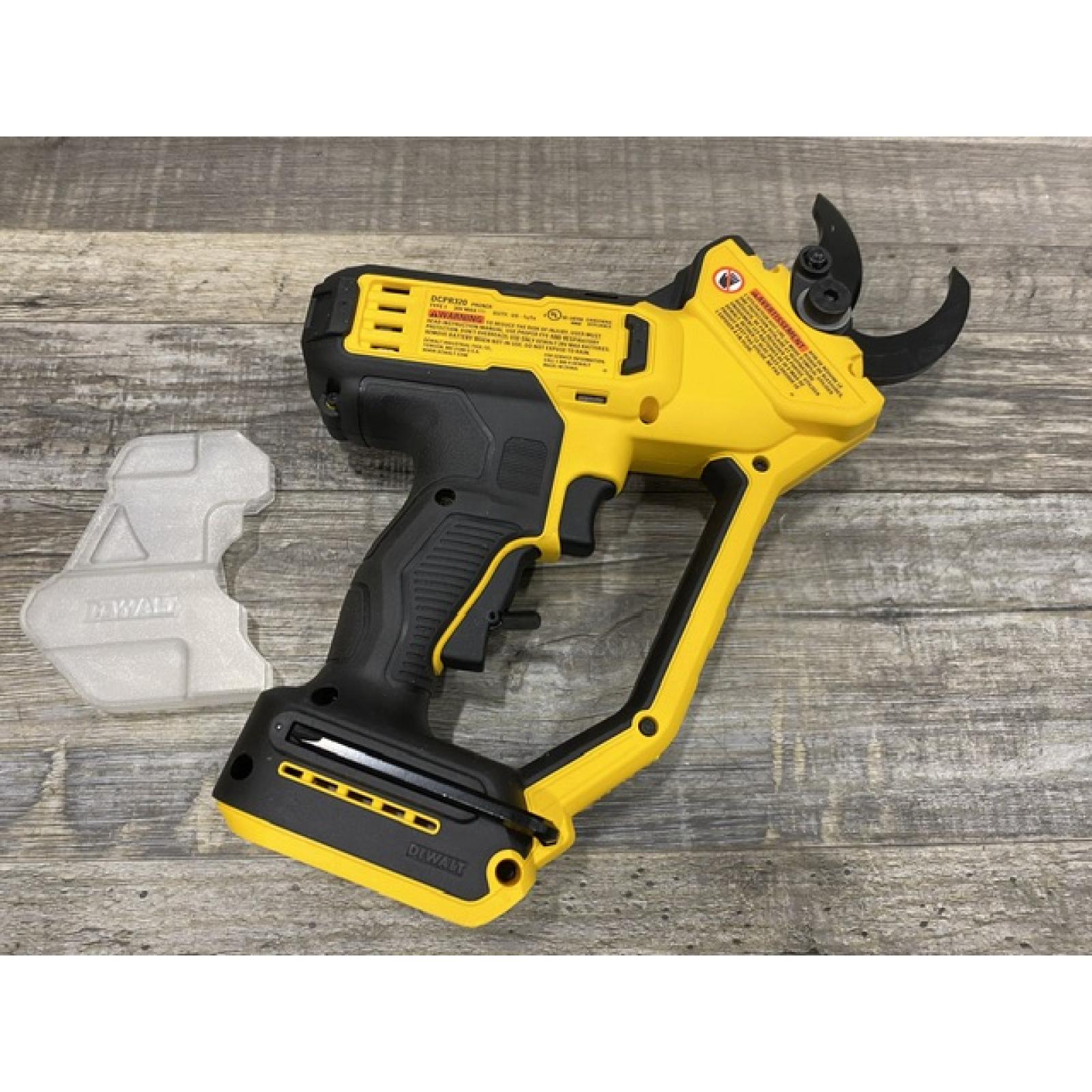 LIKE NEW - DEWALT 20V MAX Cordless Battery Powered Pruner Kit