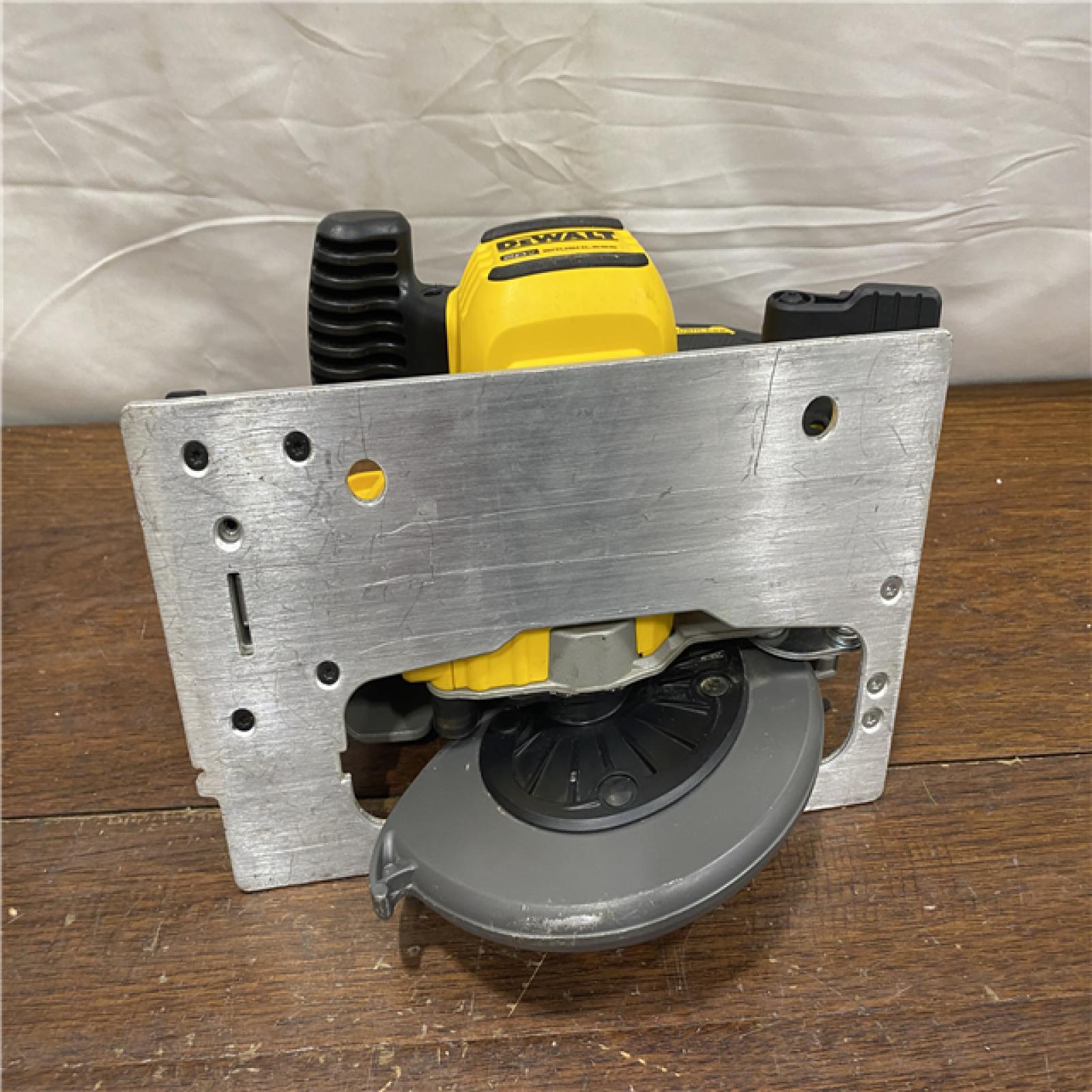 AS-IS DEWALT 20-Volt MAX 7-1/4 in. Cordless Circular Saw (Tool Only)