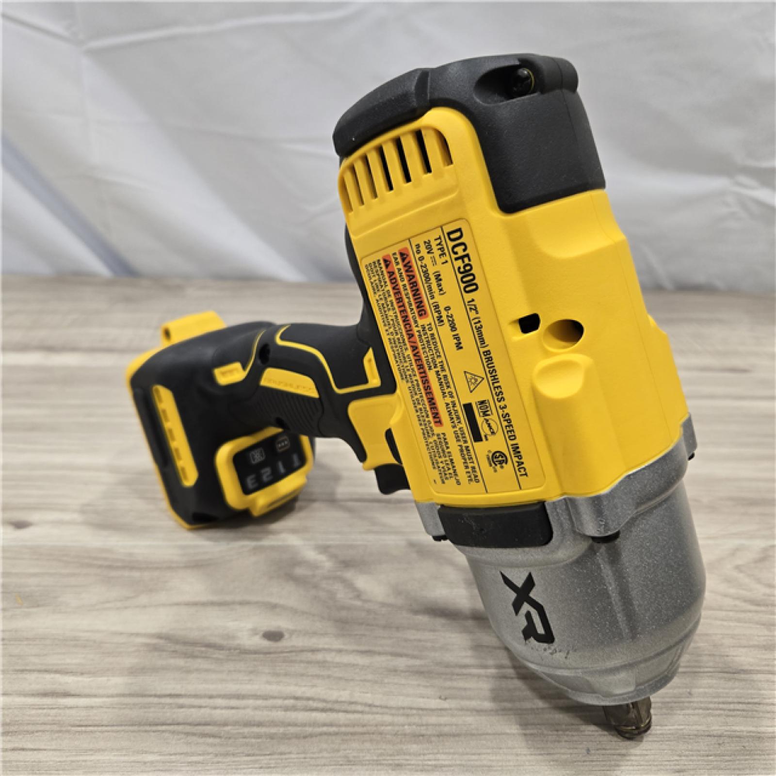 LIKE NEW! - Dewalt 20V MAX Cordless Impact Wrench Kit