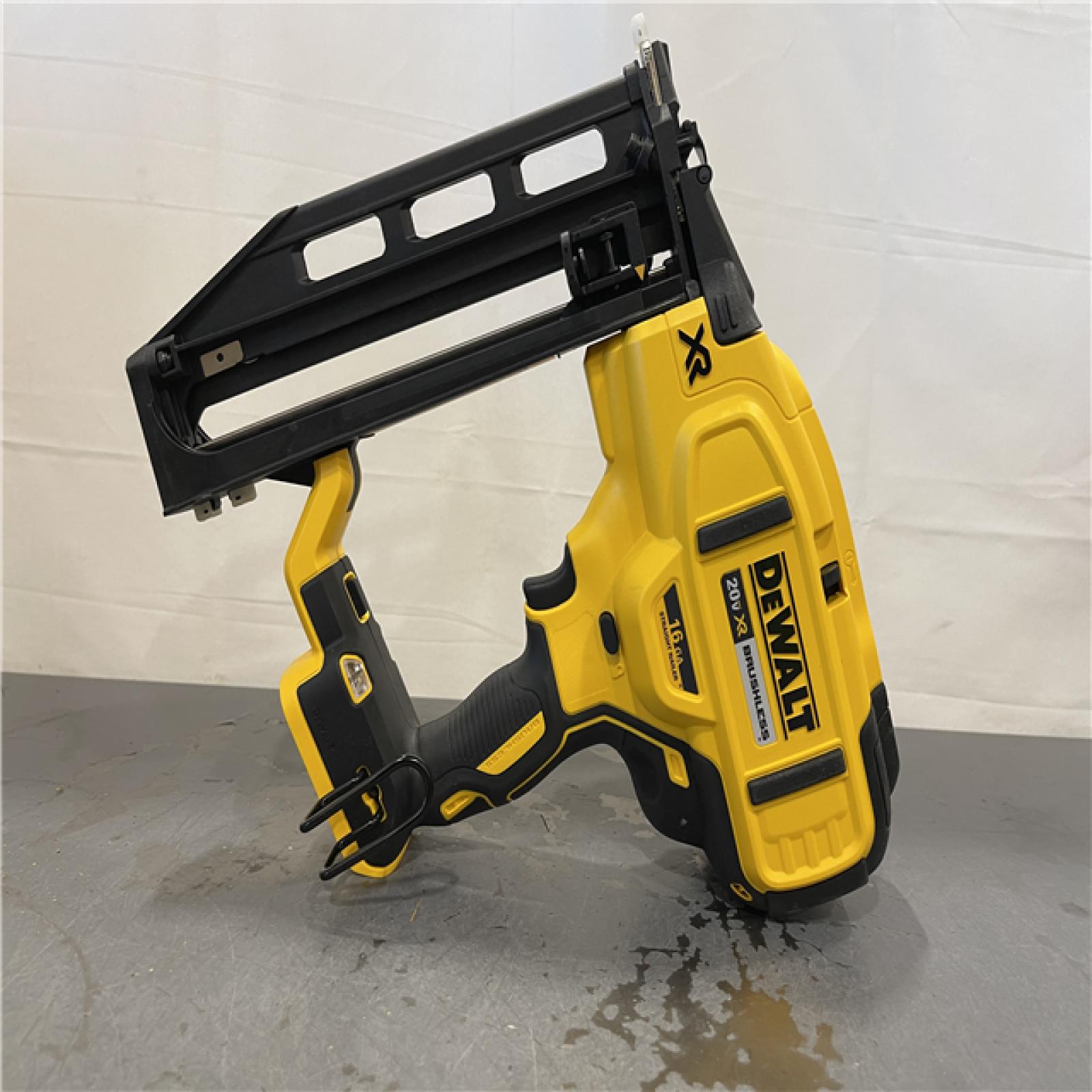 AS-IS - DEWALT 20V MAX XR 16-Gauge Lithium-Ion Cordless Finish Nailer