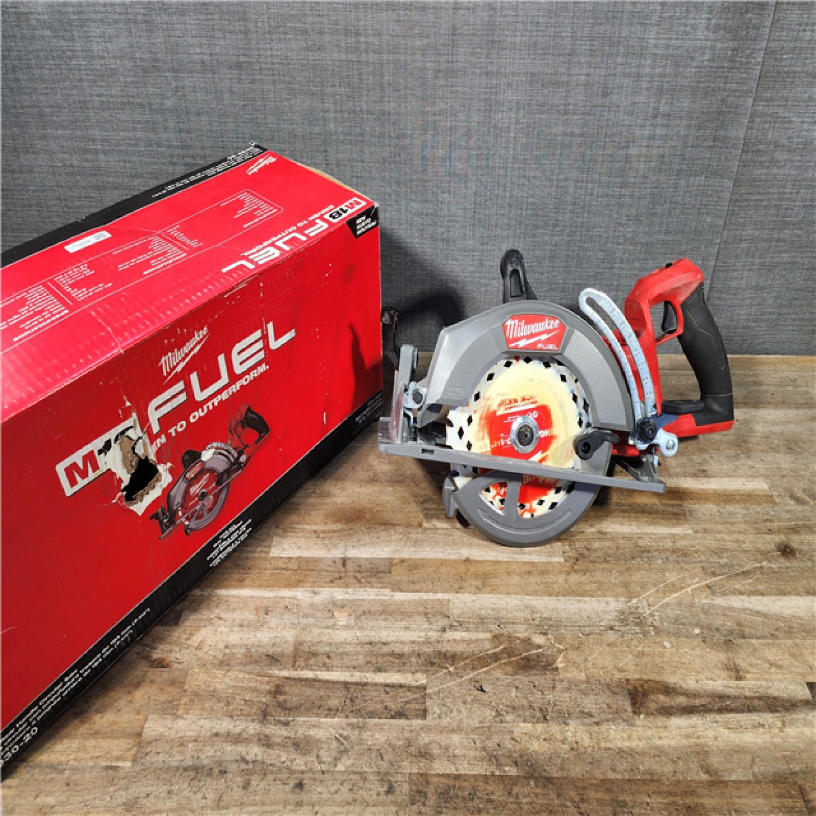 HOUSTON LOCATION - AS-IS Milwaukee FUEL 18V Lithium-Ion Cordless 7-1/4 in. Rear Handle Circular Saw (Tool-Only)