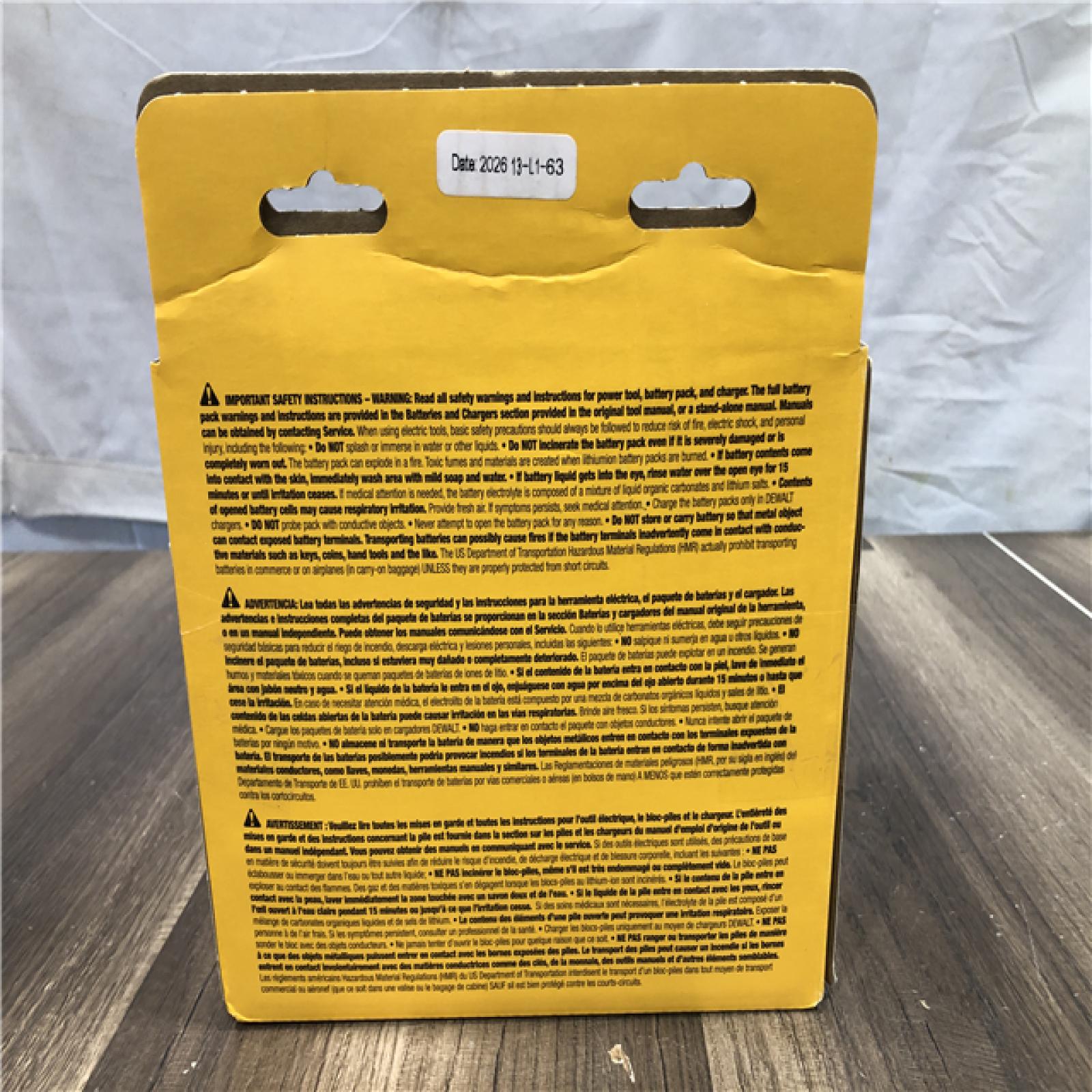 NEW- DEWALT 20V/60V MAX FLEXVOLT Lithium-Ion 9.0Ah Battery and Charger Starter Kit