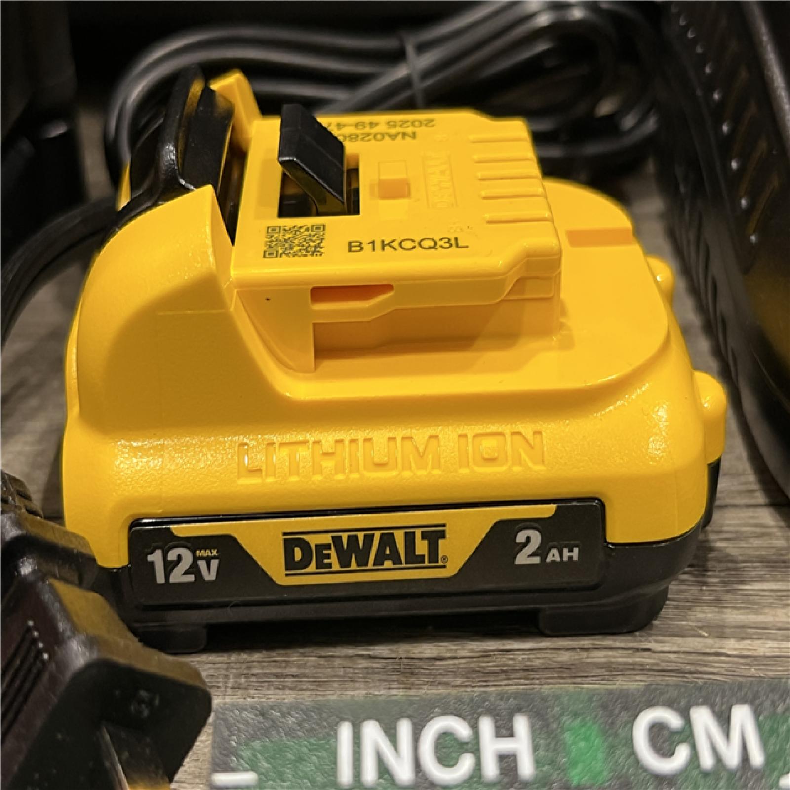 AS-IS DEWALT 12V MAX Lithium-Ion 100 ft. Green Self-Leveling 3-Beam 360 Degree Laser Level Kit