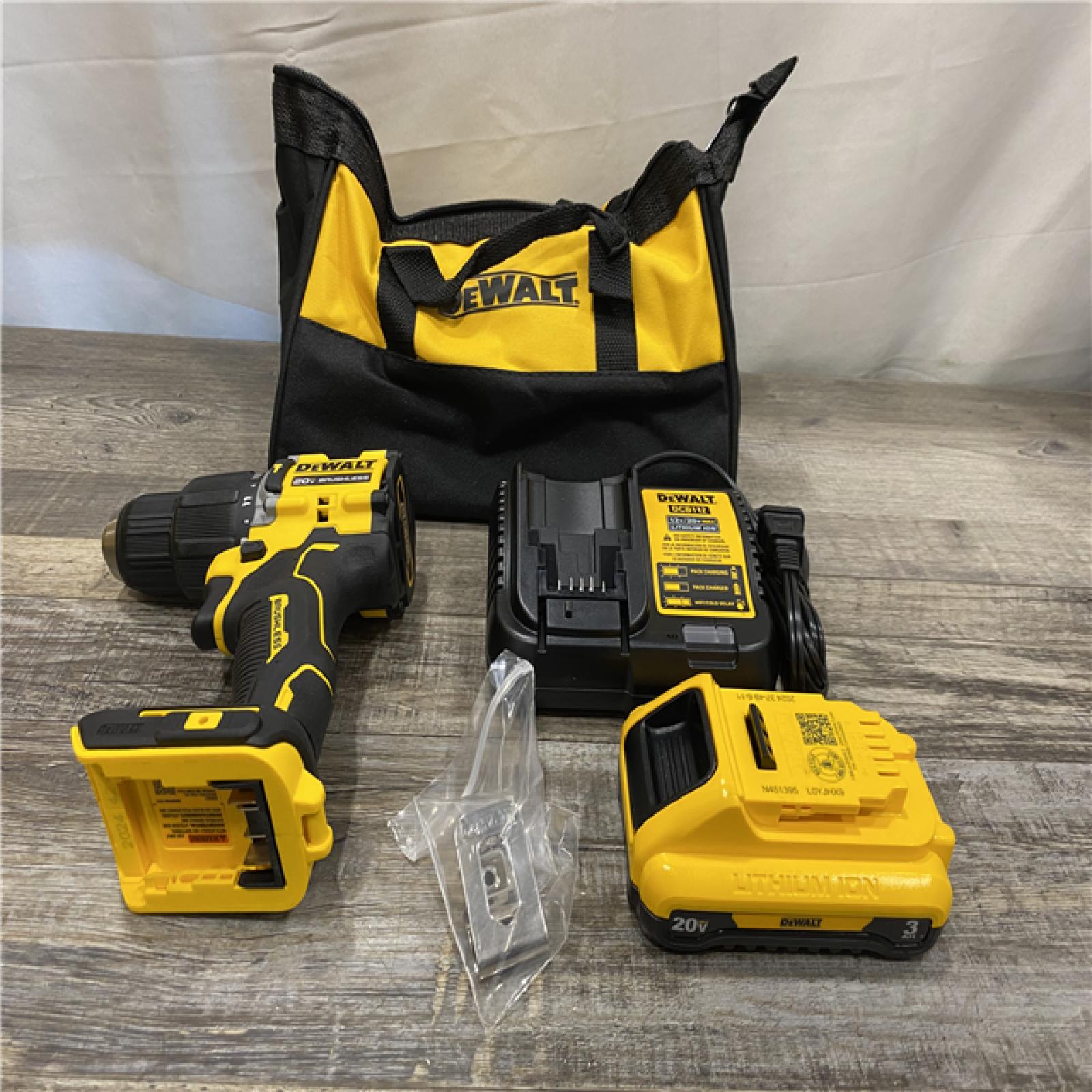 LIKE NEW - DEWALT ATOMIC 20V Cordless 1/2 in. Compact Hammer Drill Kit