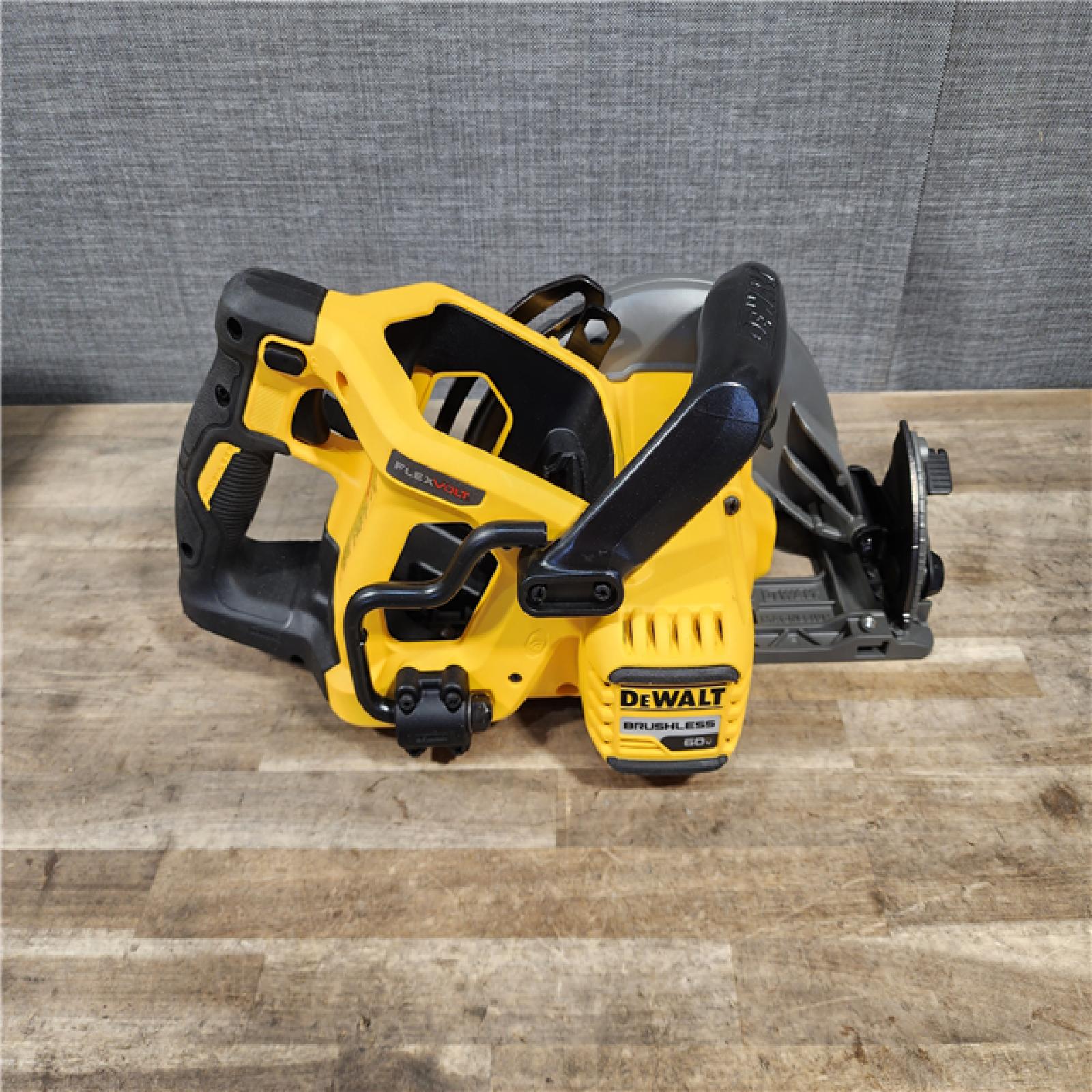 HOUSTON LOCATION - AS-IS (APPEARS LIKE NEW) DEWALT FLEXVOLT 60V MAX Cordless Brushless 7-1/4 in. Wormdrive Style Circular Saw (Tool Only)