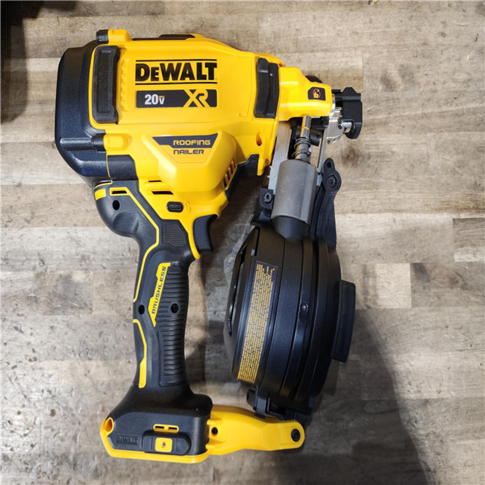 HOUSTON LOCATION - AS-IS DEWALT Roofing Nailer Cordless Kit