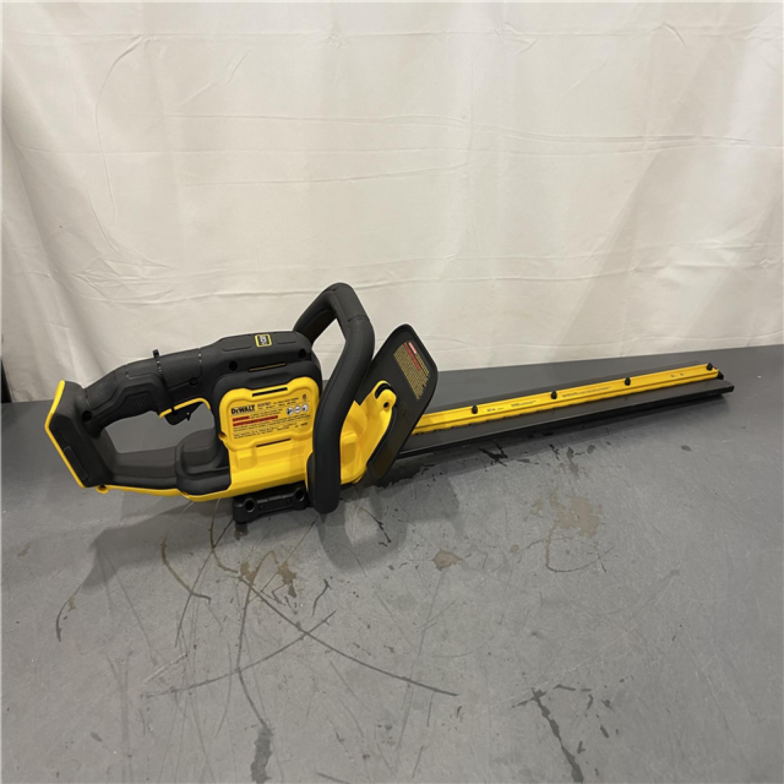 AS-IS - DeWalt 20V MAX 22 in. Cordless Battery Powered Hedge Trimmer