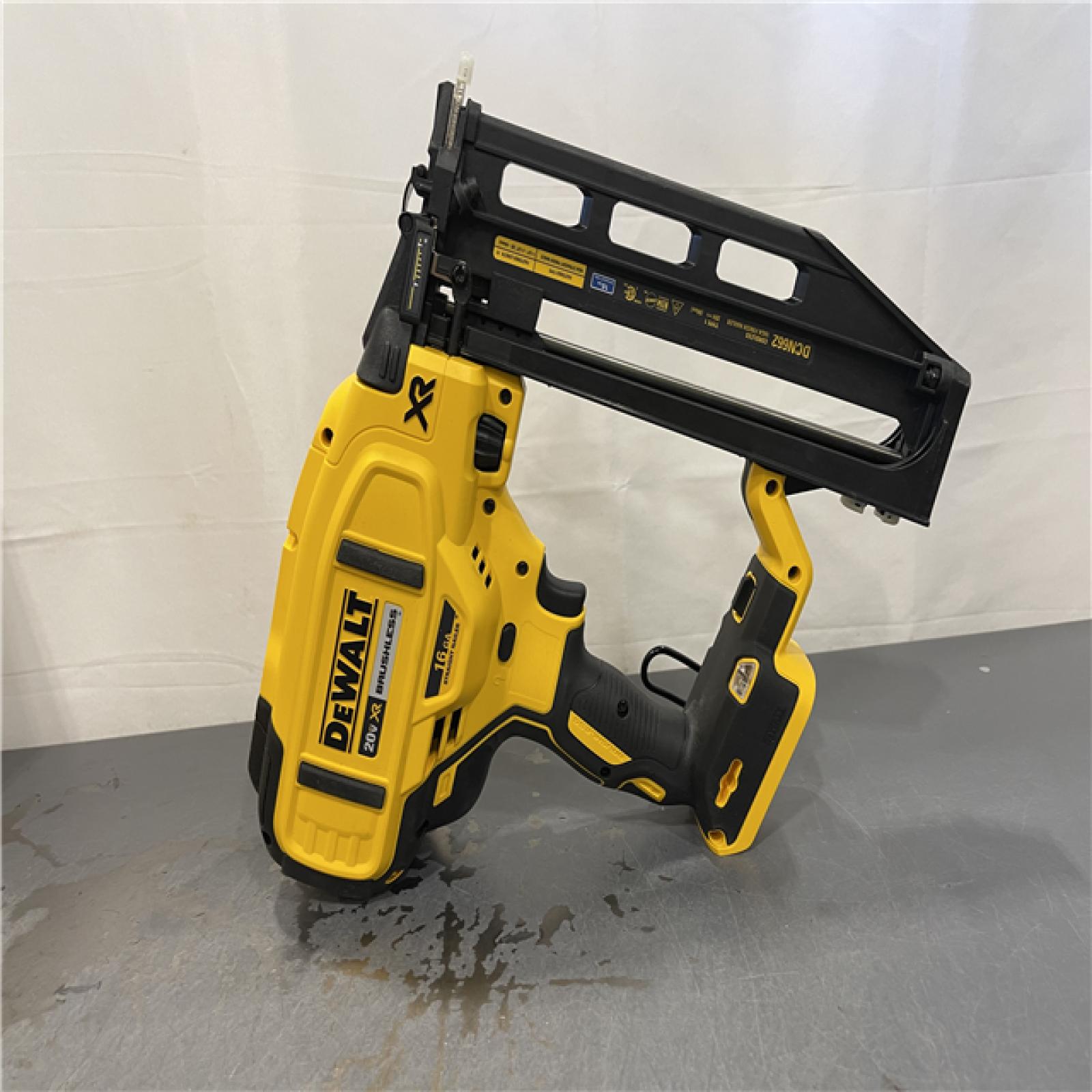 AS-IS - DEWALT 20V MAX XR 16-Gauge Lithium-Ion Cordless Finish Nailer
