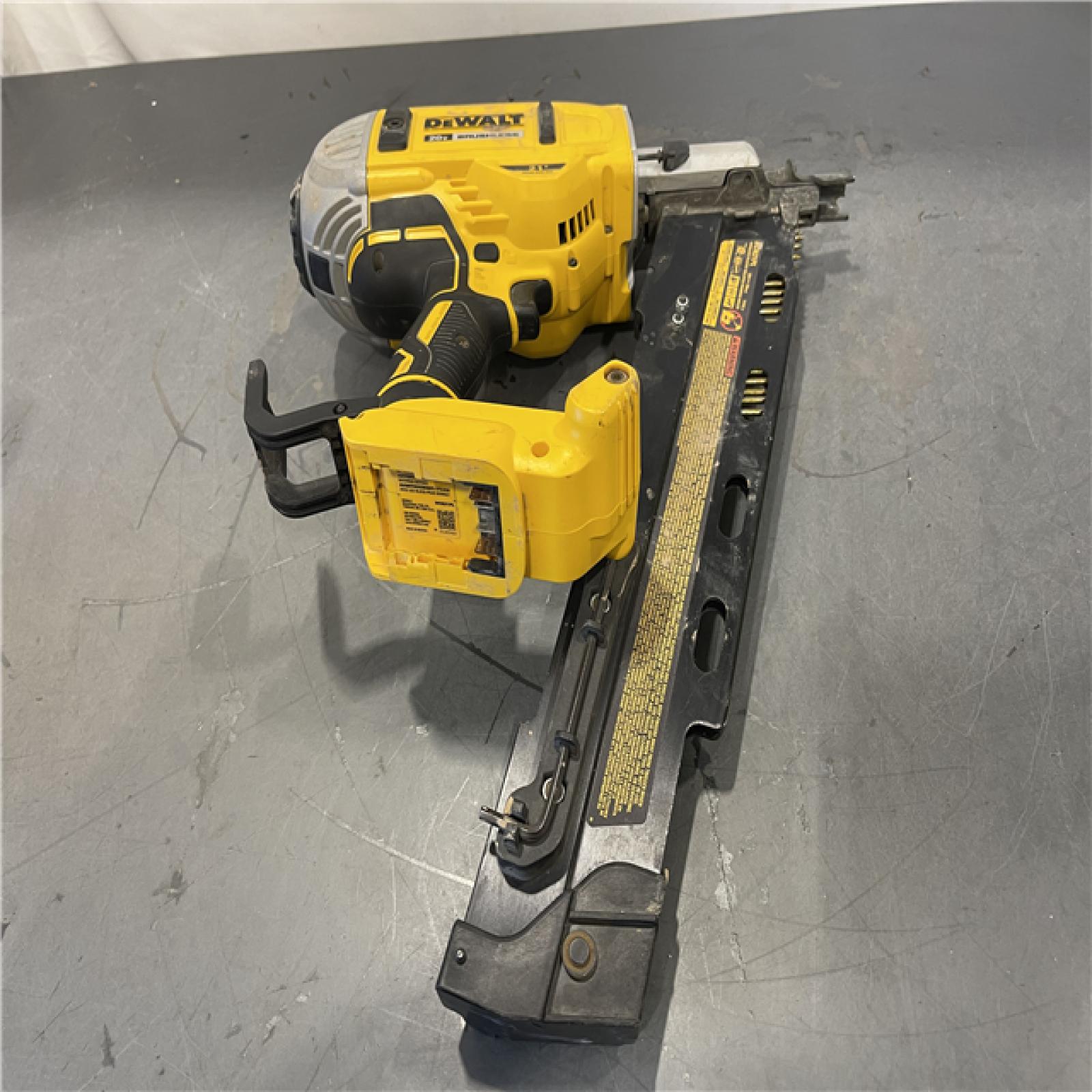 AS-IS - DEWALT 20-Volt 21° Cordless Framing Nailer