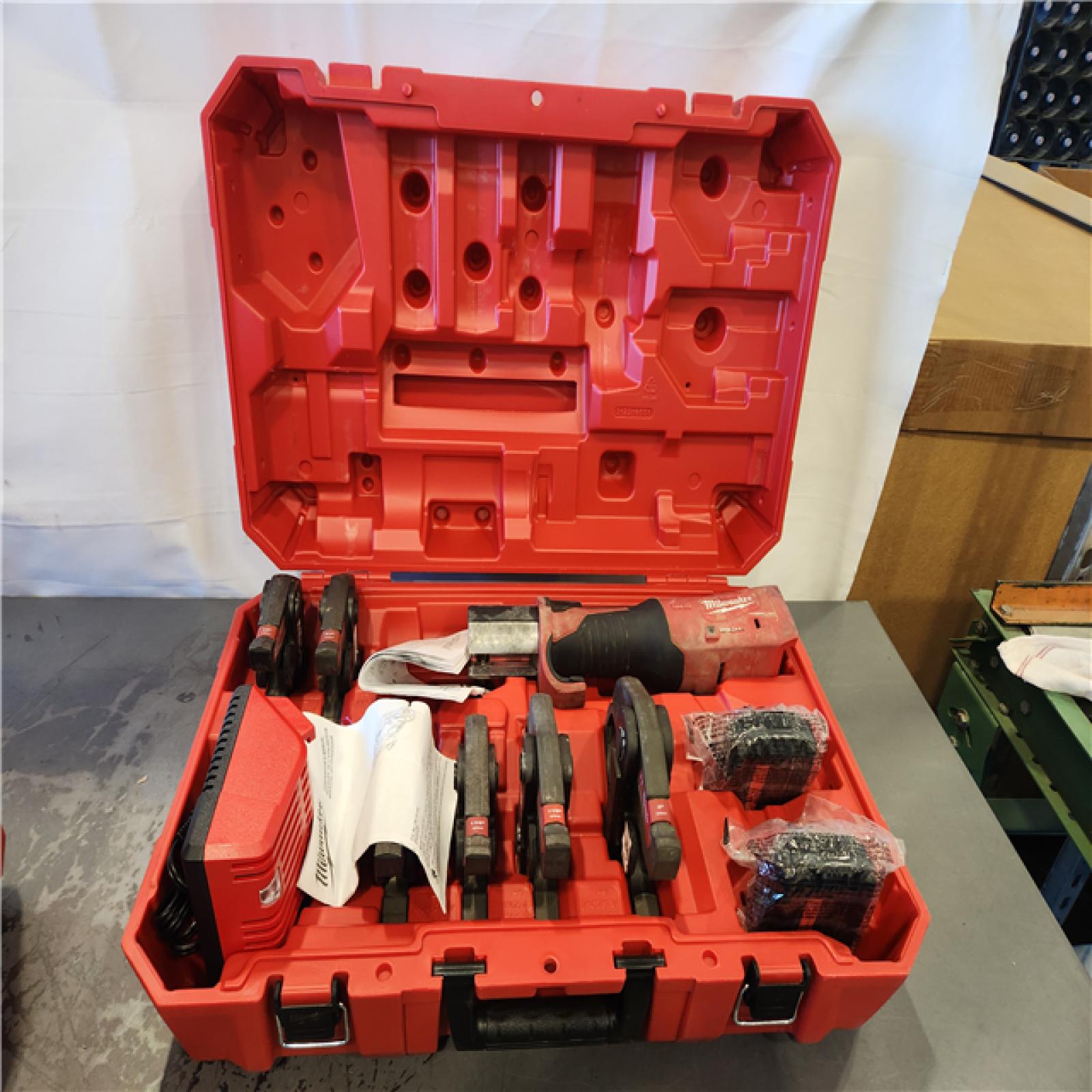 AS-IS- Milwaukee M18 Force Logic ONE KEY Press Tool 1/2-2 Kit