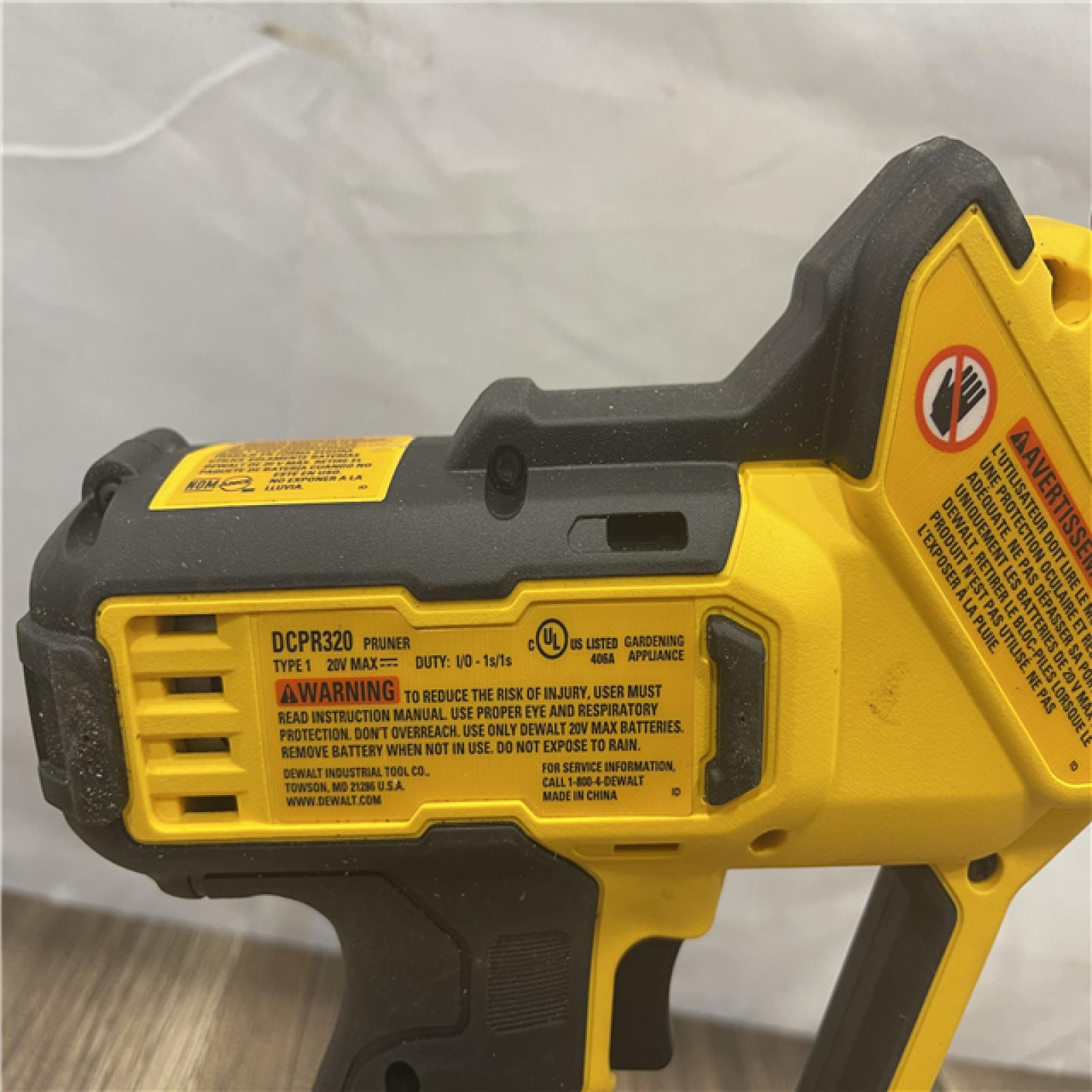 AS-IS DEWALT 20V MAX Cordless Battery Powered Pruner Kit