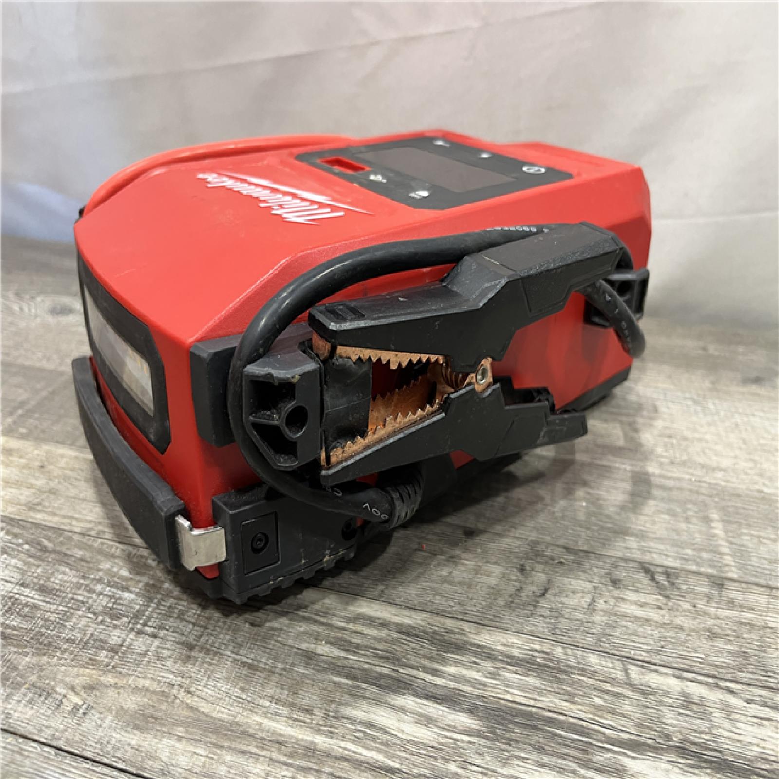 AS-IS Milwaukee 18V Lithium-Ion Cordless 2000 Peak Amp HOTSHOT Jump Starter (Tool-Only)