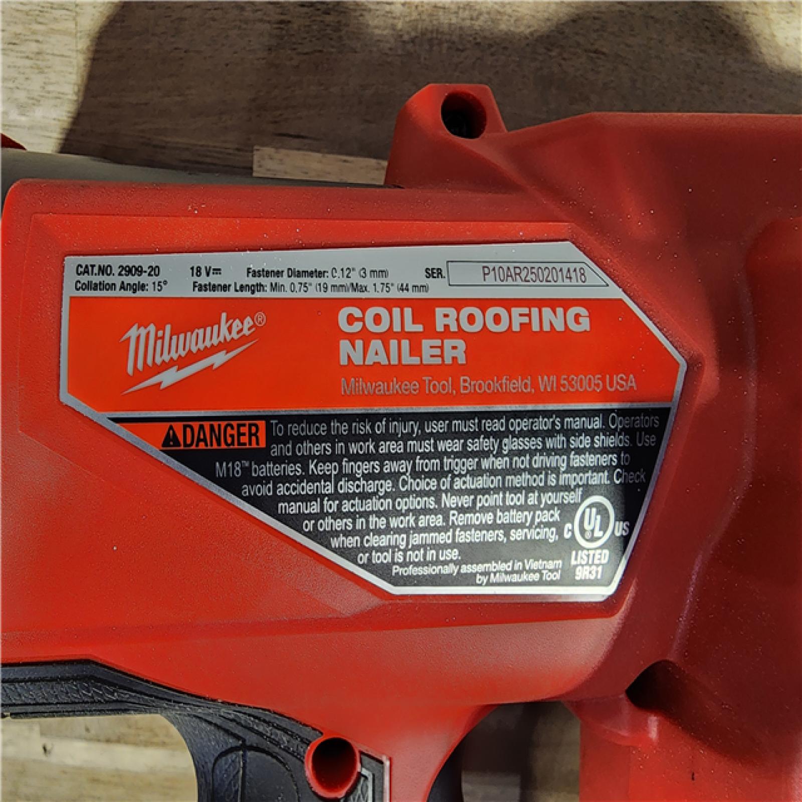HOUSTON LOCATION - AS-IS (APPEARS LIKE NEW) M18 FUEL 18-Volt Lithium-Ion Brushless Cordless Coil Roofing Nailer (Tool Only)