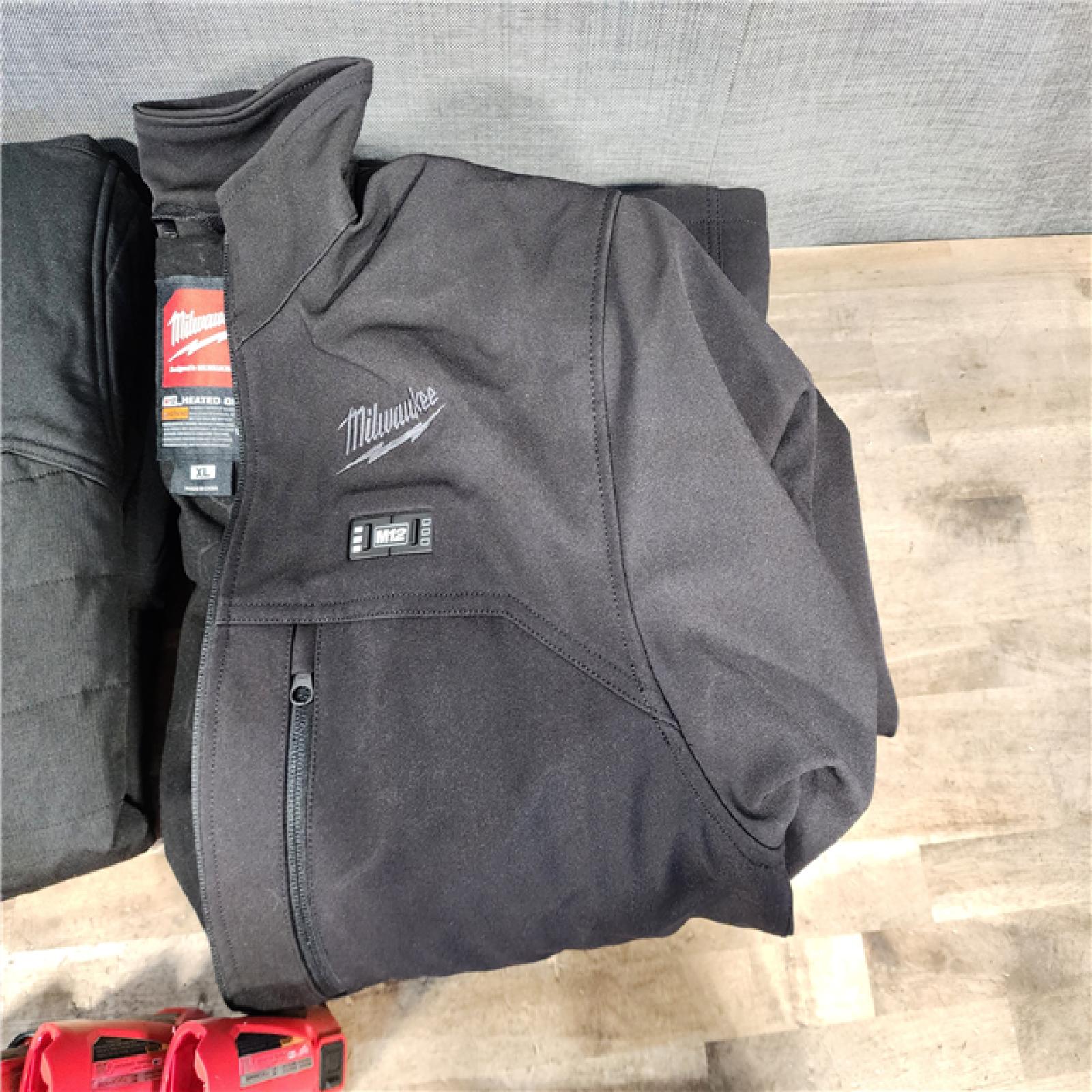 HOUSTON LOCATION - AS-IS MILWAUKEE 2 HEATED CLOTHING COMBO KIT