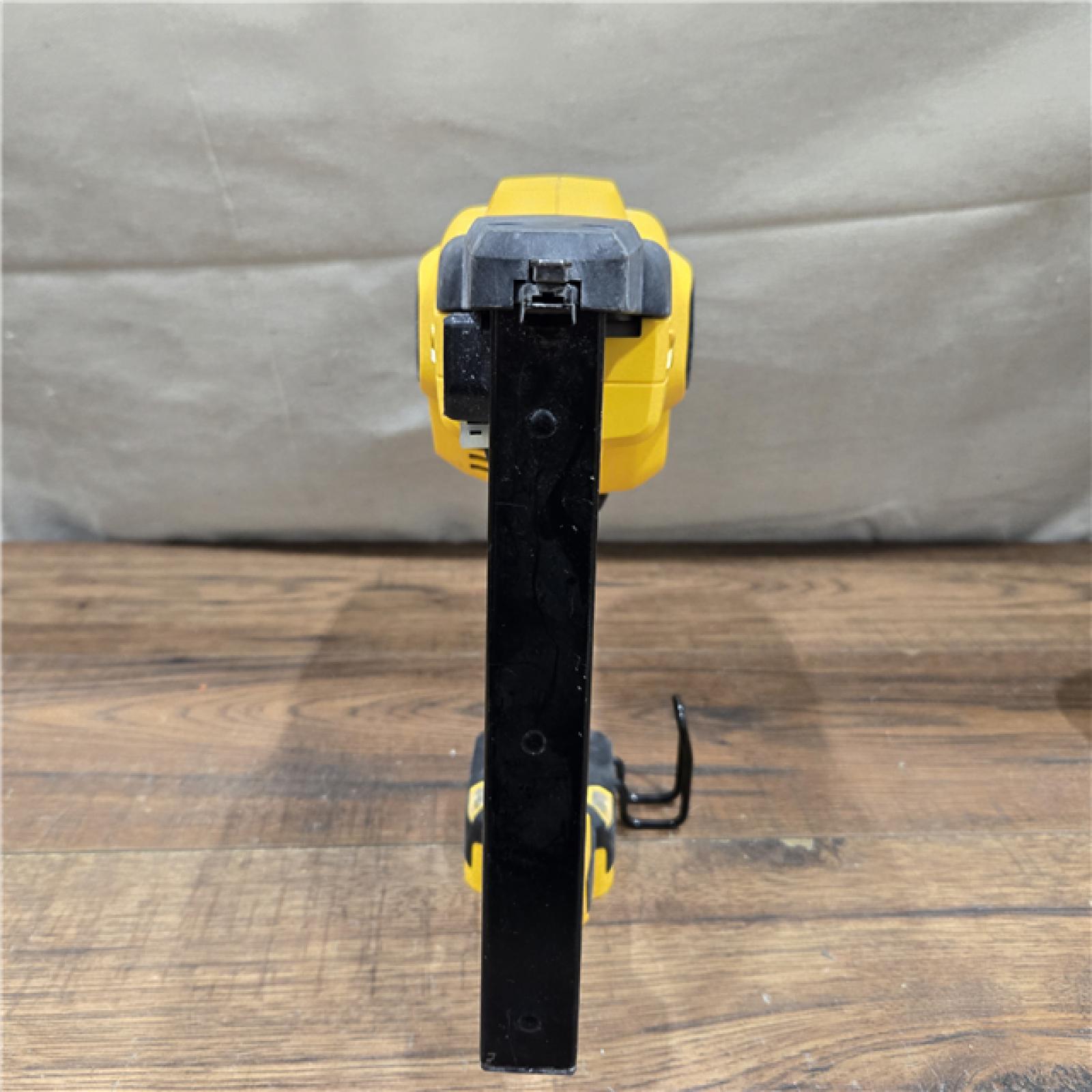 GOOD DEWALT 20V-MAX XR 18GA BRAD NAILER KIT