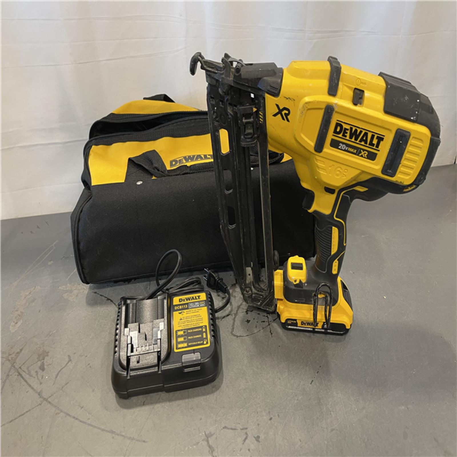 AS-IS - DeWalt 20V MAX XR 16-Gauge Electric Cordless Angled Finishing Nailer Kit