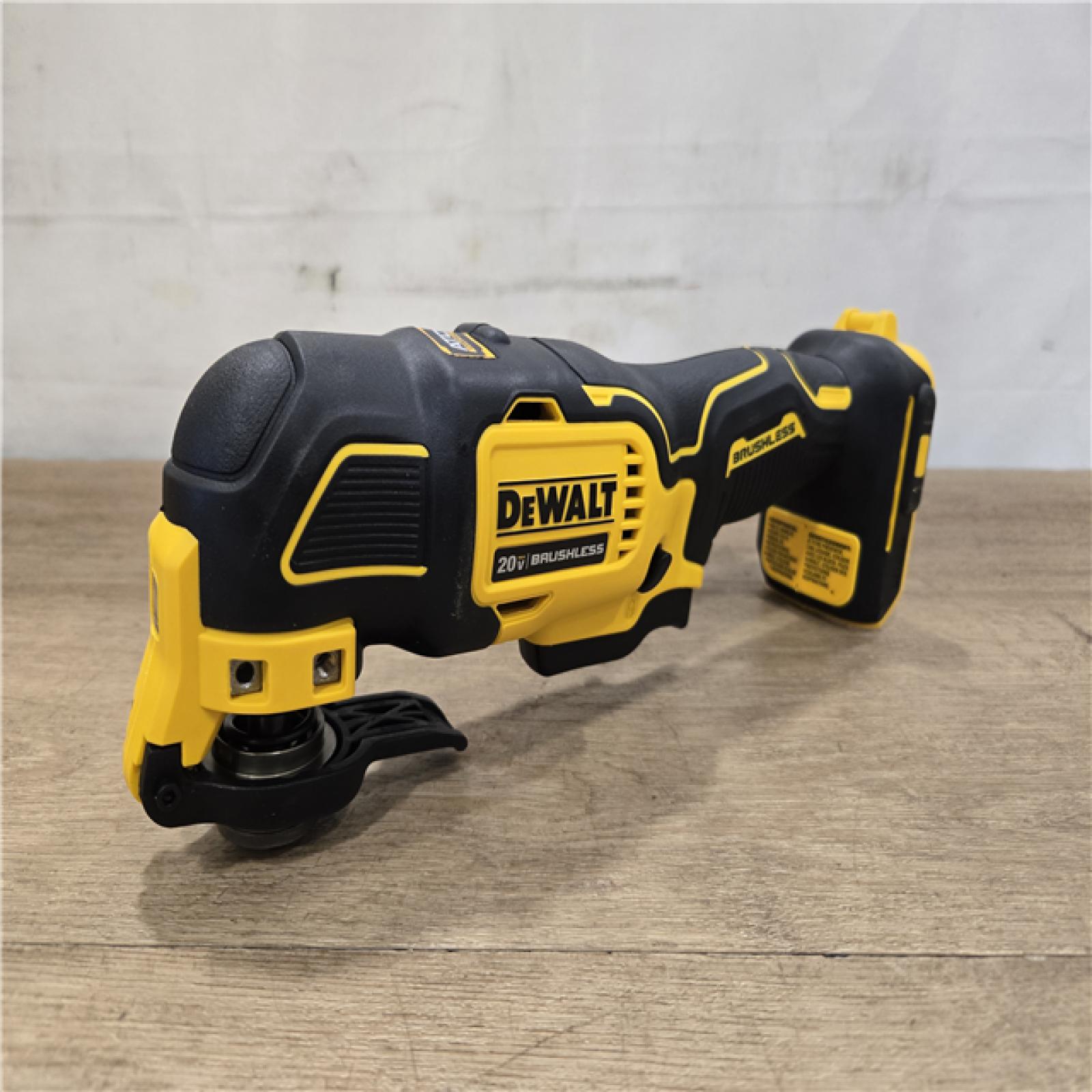 AS-IS DEWALT ATOMIC 20V MAX* Cordless Oscillating Multi Tool (Tool-Only)