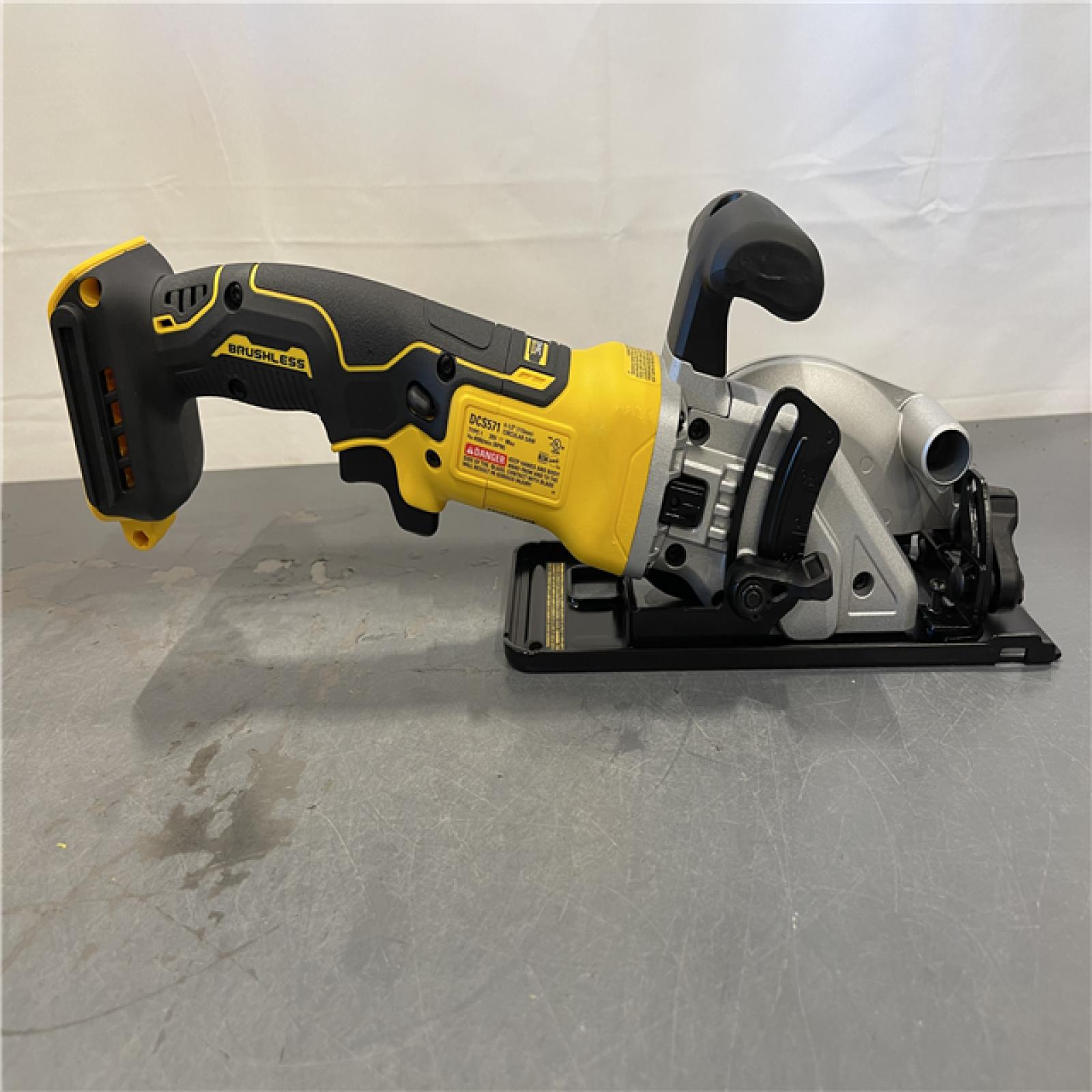 AS-IS - DEWALT ATOMIC 20V MAX Cordless Brushless 4-1/2 in. Circular Saw