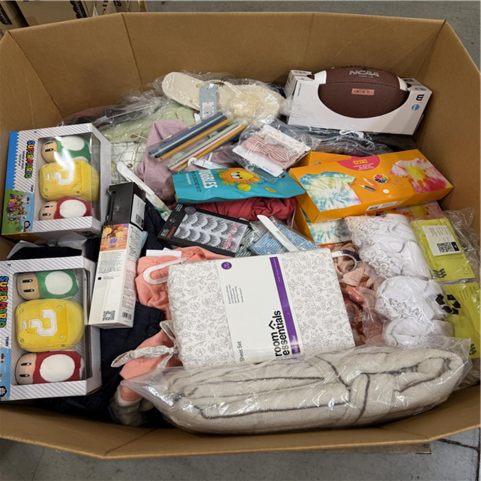 DALLAS LOCATION- NEW!- BULLSEYE MIXED PALLET (APPROX. 200 UNITS)