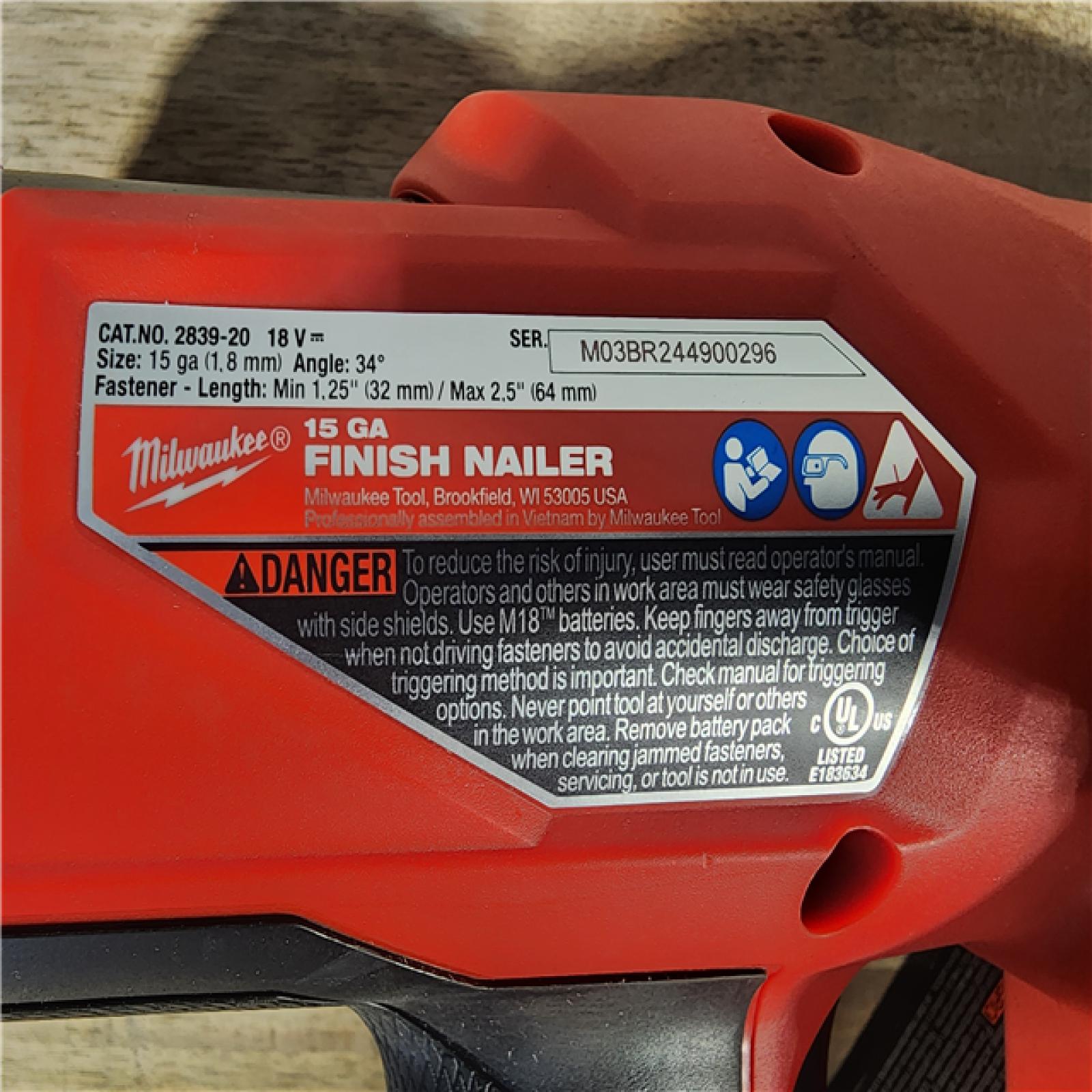 HOUSTON LOCATION - AS-IS Milwaukee 2839-20 M18 FUEL 15 Ga. 18 Volt Brushless Angled Finish Nailer (TOOL ONLY)