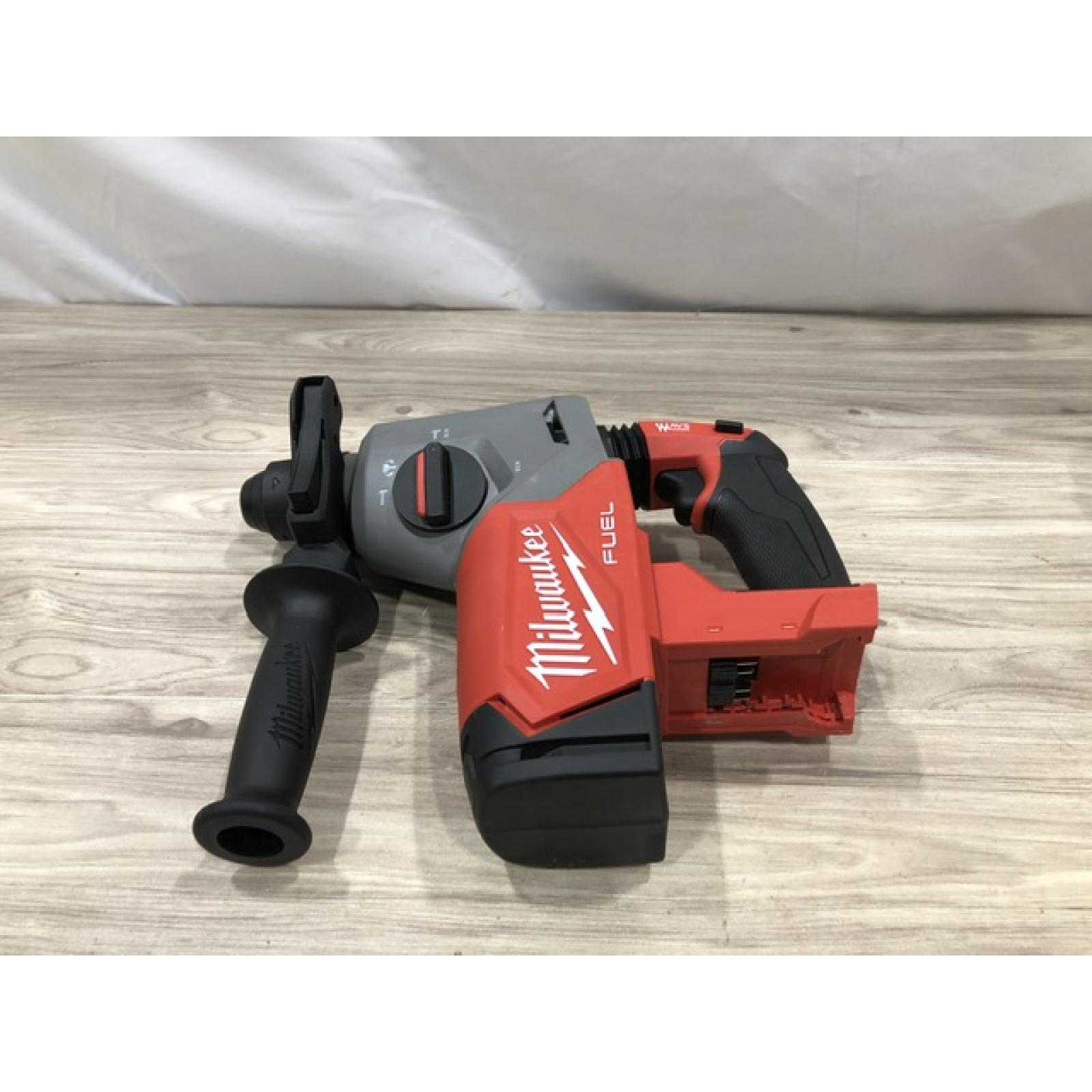 AS-IS Milwaukee 18V M18 FUEL Cordless SDS-Plus Rotary Hammer Kit