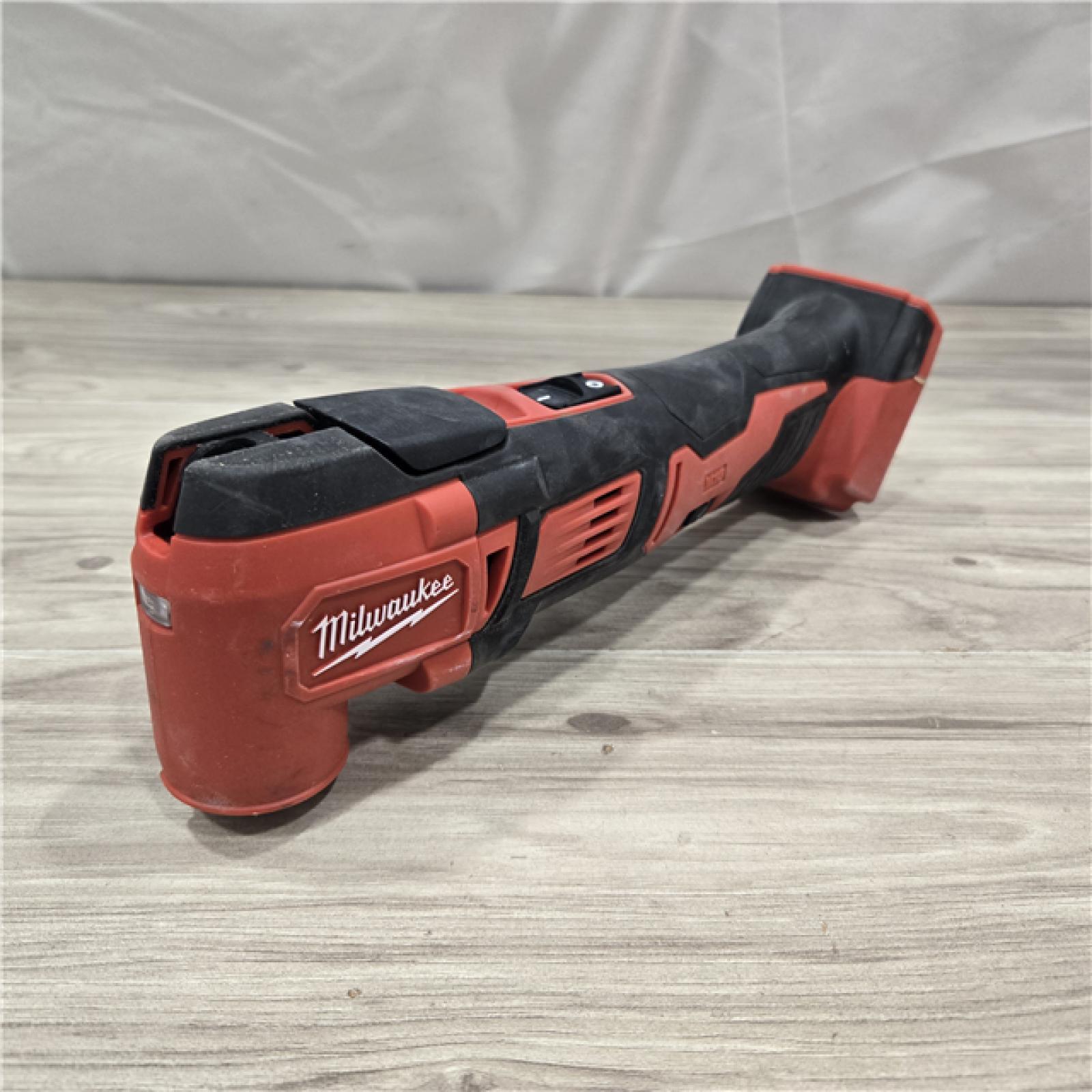 AS-IS Milwaukee 2626-20 M18 Lithium-Ion Cordless Multi-Tool (Tool Only)