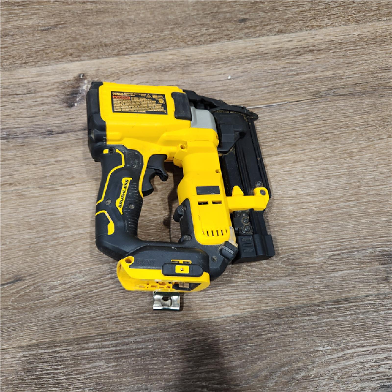 AS-IS DEWALT ATOMIC 20V MAX Lithium Ion Cordless 23 Gauge Pin Nailer Kit with 2.0Ah Battery