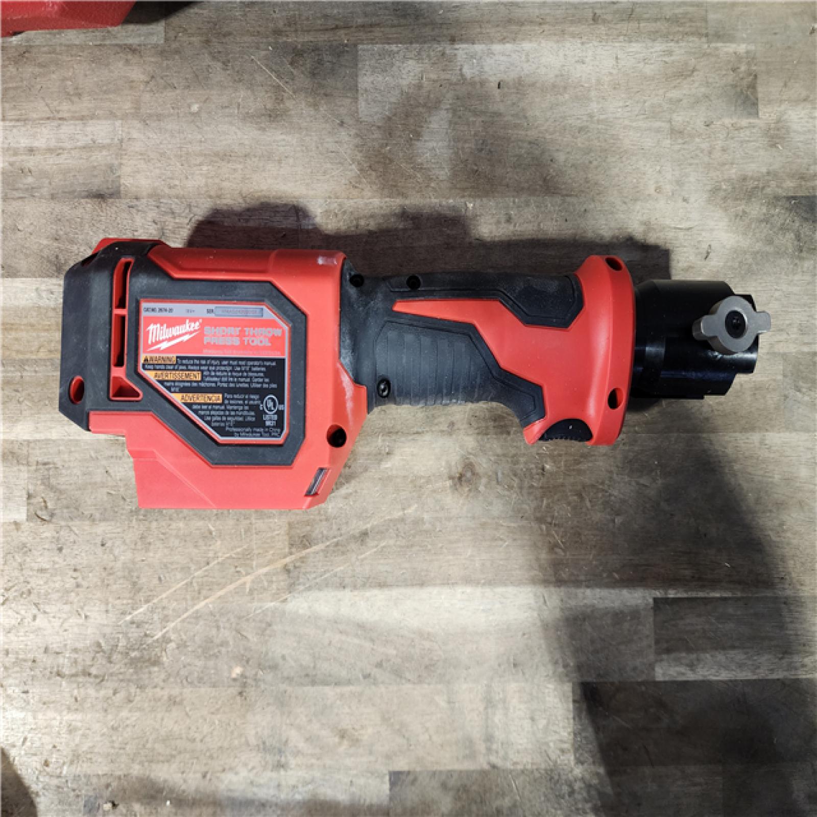 HOUSTON LOCATION - AS-IS Milwaukee M18 18V Lithium-Ion Cordless Short Throw Press Tool Kit with 3 PEX Crimp Jaws (2) 2.0 Ah Batteries and Charger