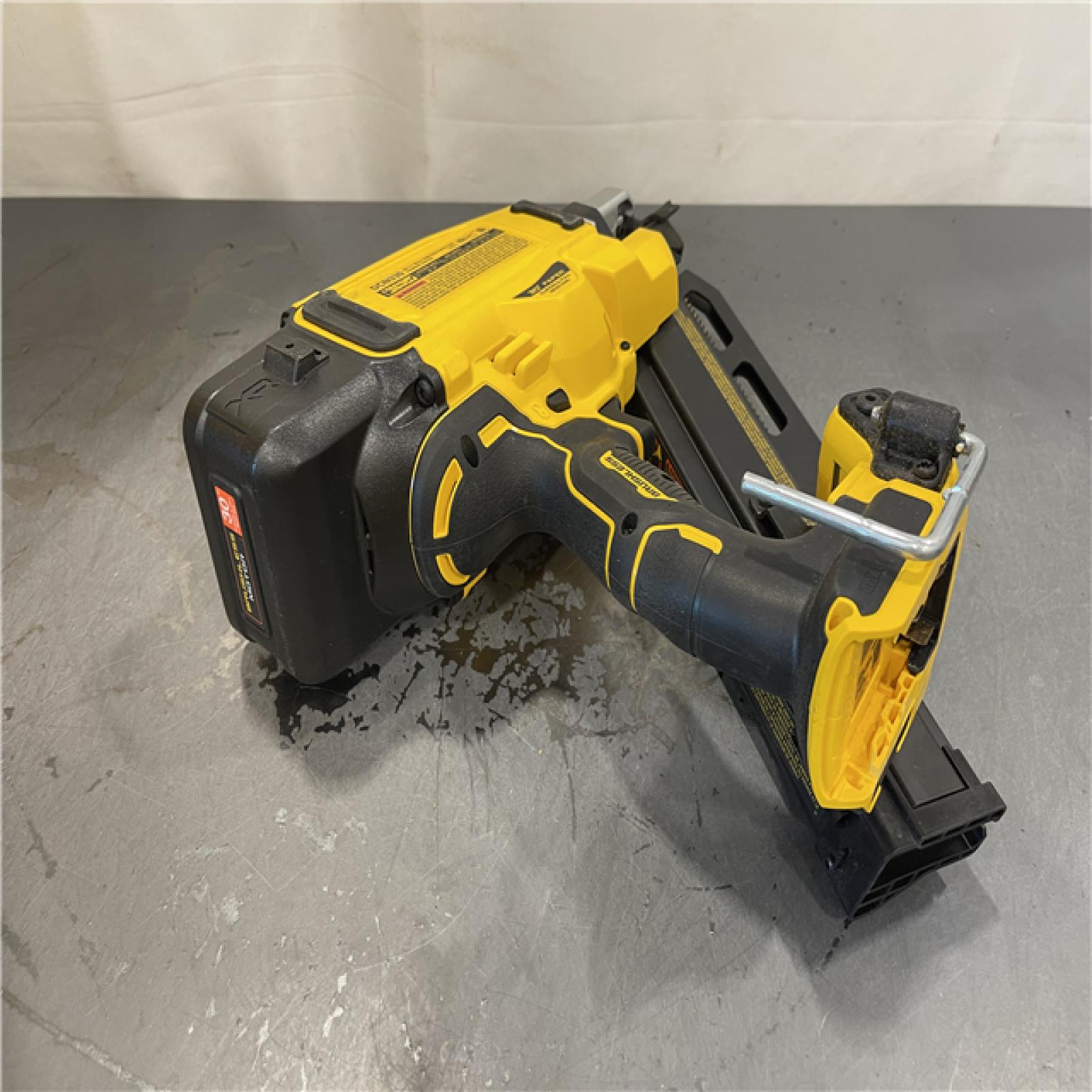 AS-IS - DEWALT 20V 30 Degree Cordless Framing Nailer