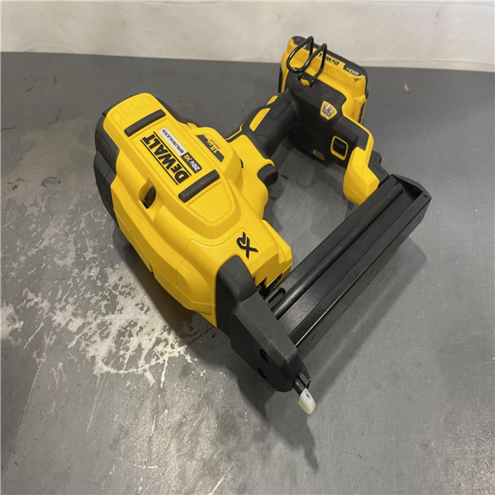 AS-IS - DeWALT 20V MAX XR Lithium-Ion Cordless 18-Gauge Narrow Crown Stapler Kit