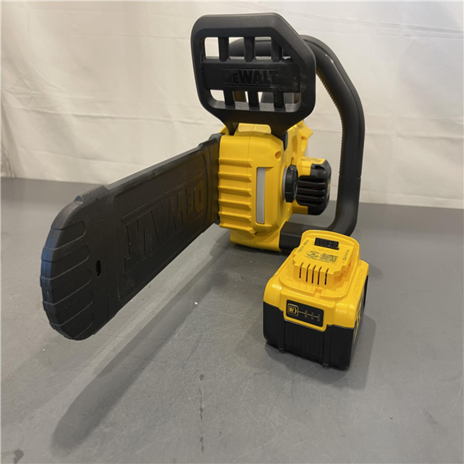 AS-IS - DEWALT 20V MAX Compact 12 Brushless Cordless Chainsaw Kit
