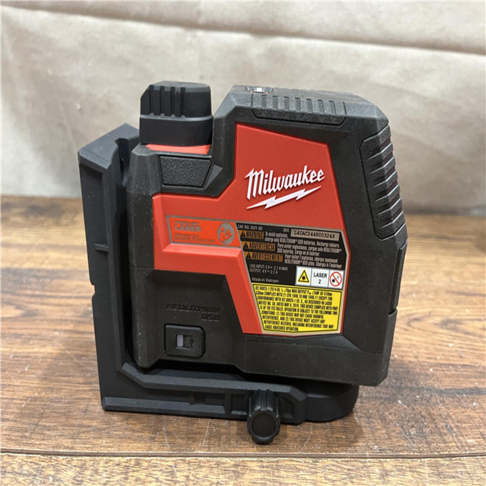 AS-IS Milwaukee-3632-21 M12 Green Beam Laser 360Â° 3-Plane Kit