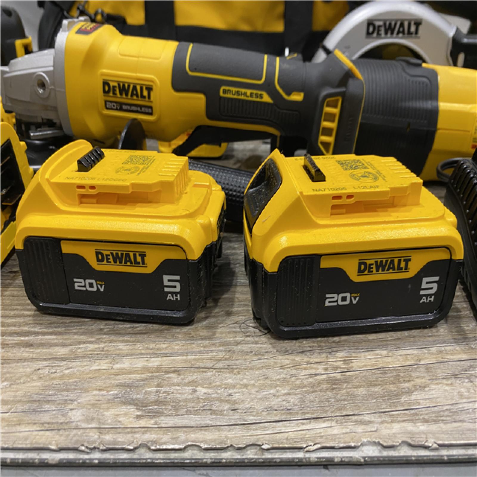 AS-IS DEWALT Atomic 20V Lithium-Ion Cordless Compact 1/2 in. Drill/Driver Kit