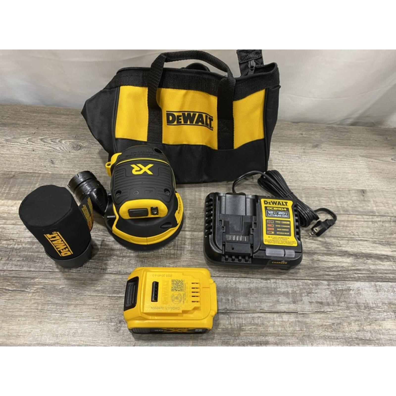 LIKE NEW - DEWALT 20V MAX XR Cordless Brushless 5 in. Random Orbital Sander Kit