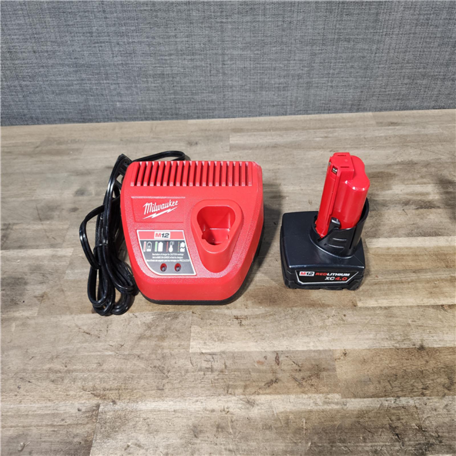 HOUSTON LOCATION - AS-IS Milwaukee Green 125 Ft. Cross Line and Plumb Points Laser Level Kit