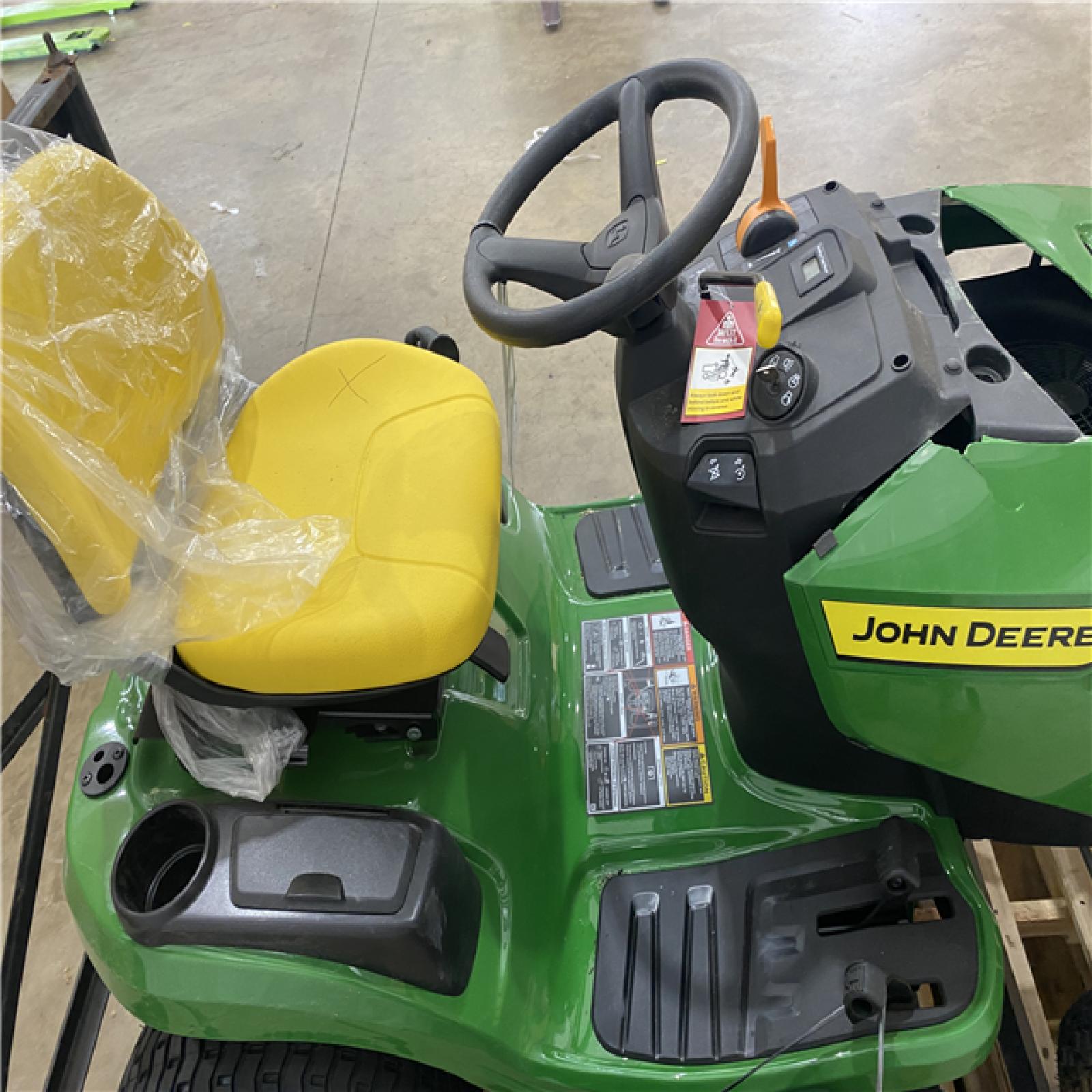 Houston JOHN DEERE S120 SIT DOWN LAWN MOWER
