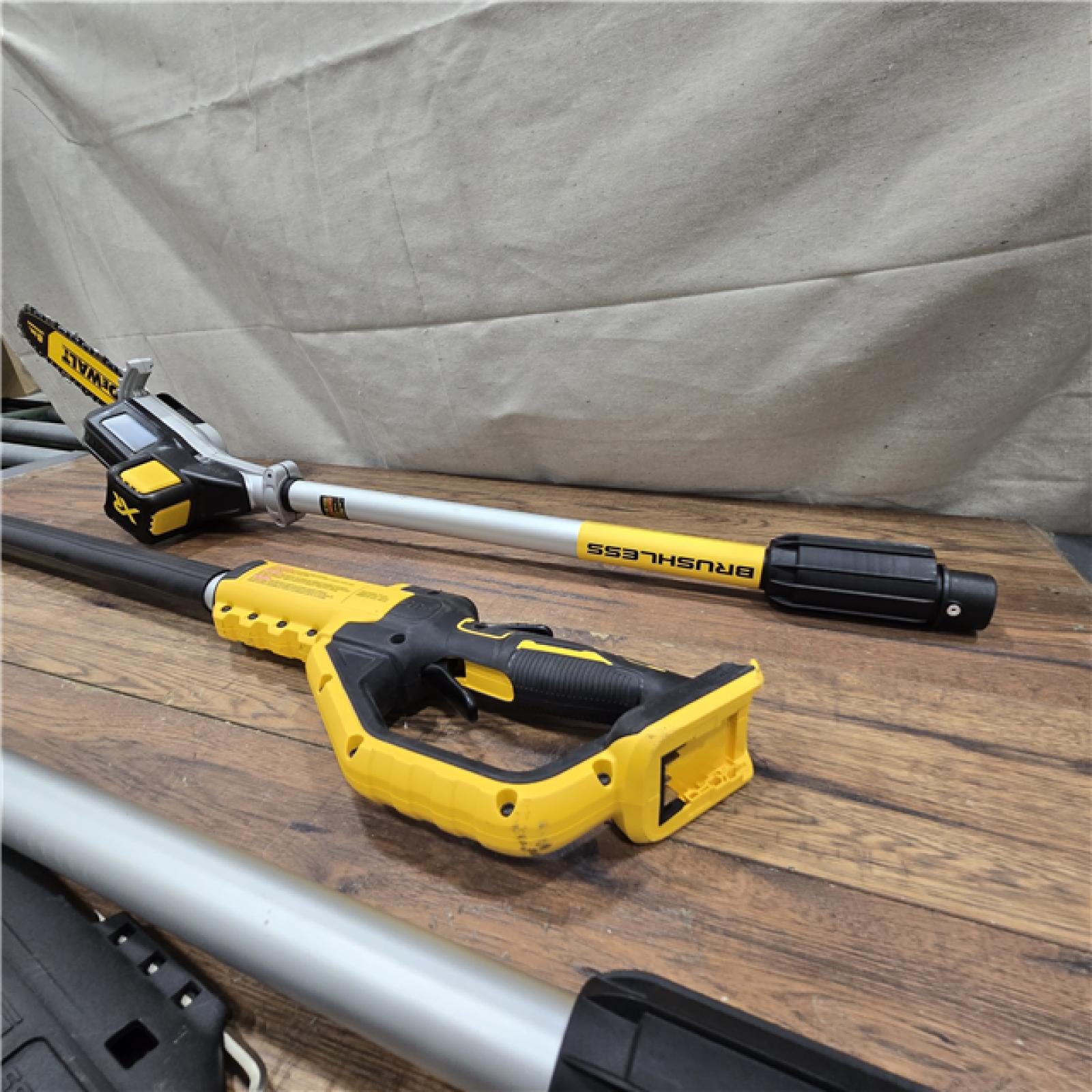 AS-IS DEWALT 20V MAX 8in. Brushless Cordless Battery Powered Pole Saw (Tool Only)