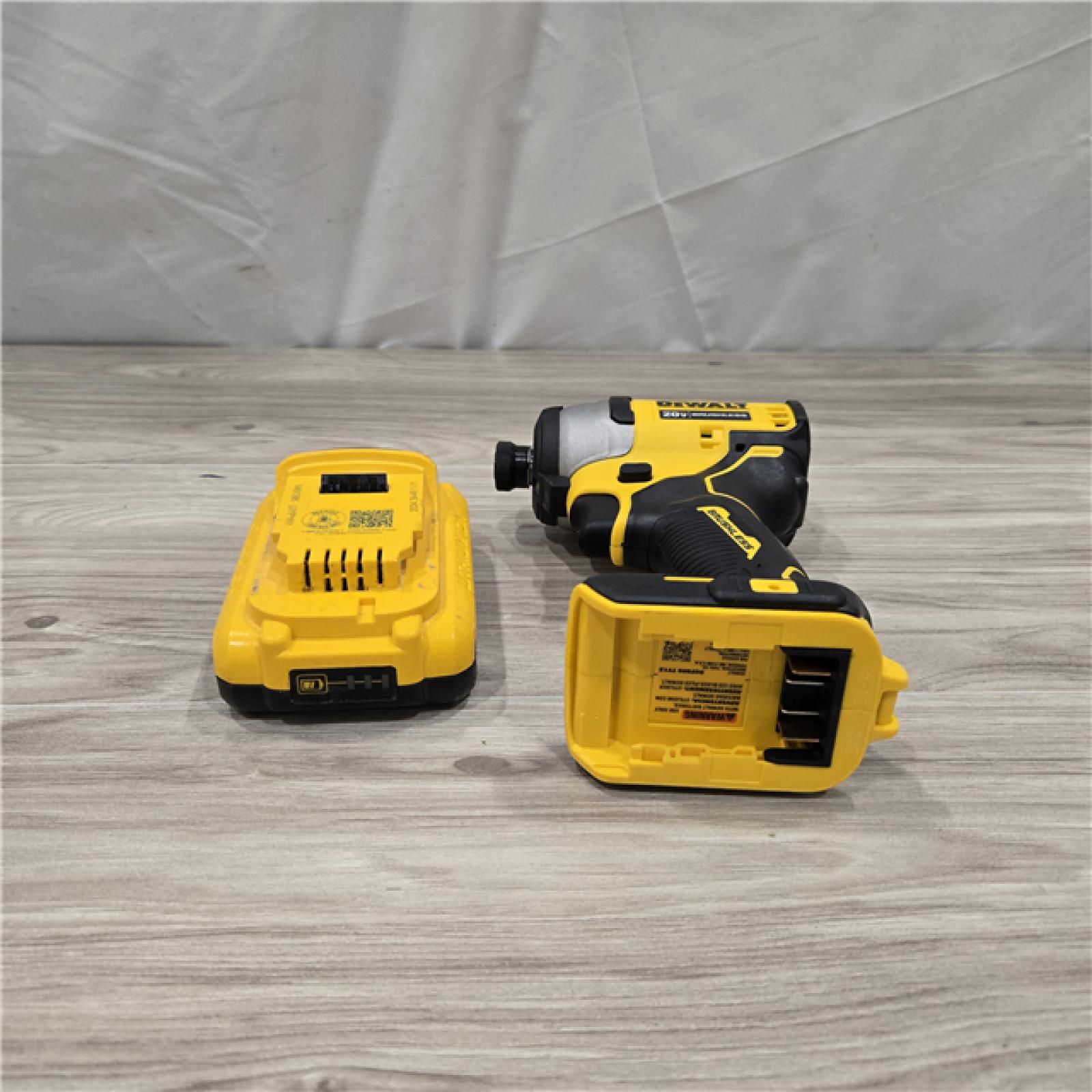 DEWALT ATOMIC 20V MAX Cordless Impact Driver Kit