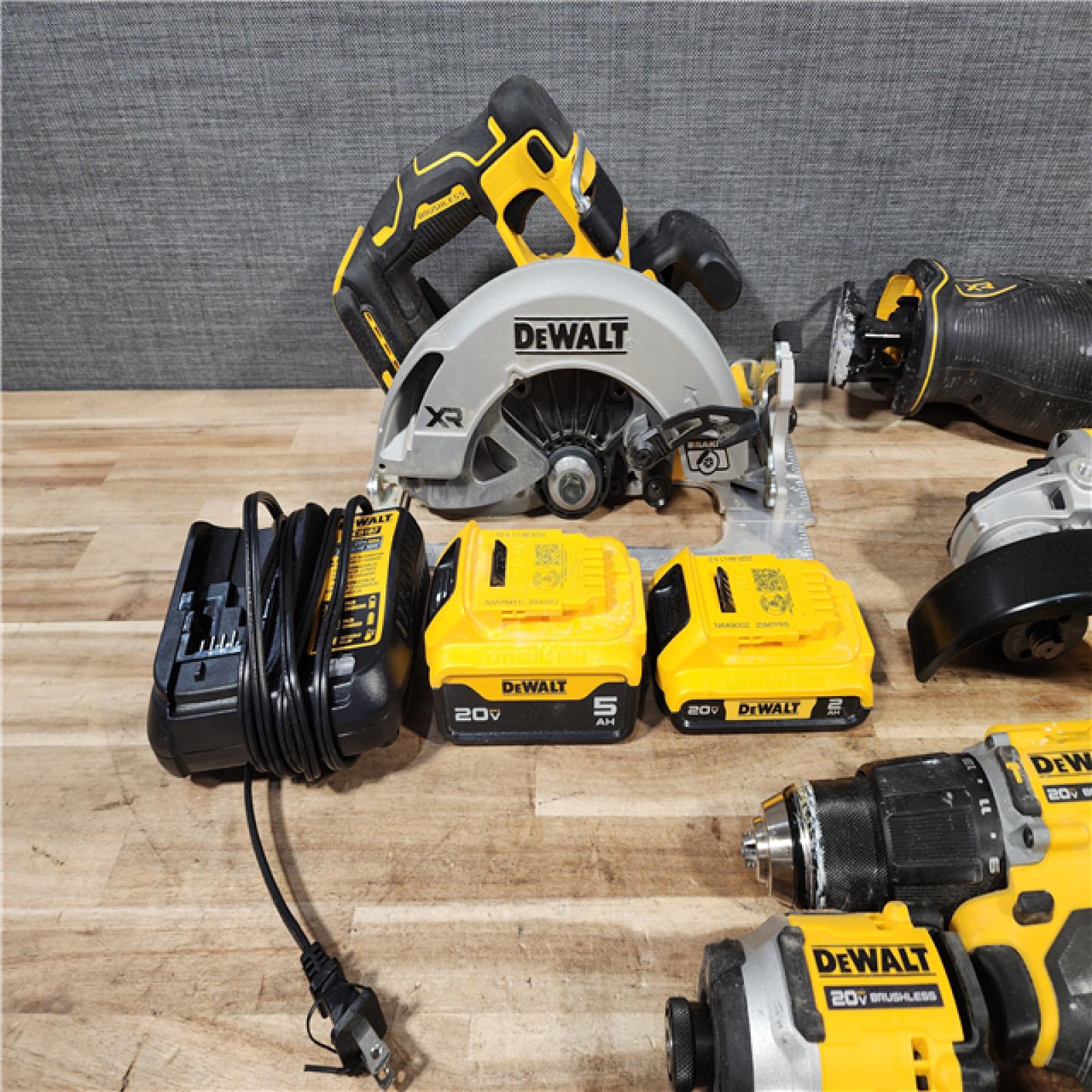 HOUSTON LOCATION - AS - IS DEWALT 20V MAX Lithium-Ion Cordless 6-Tool Combo Kit