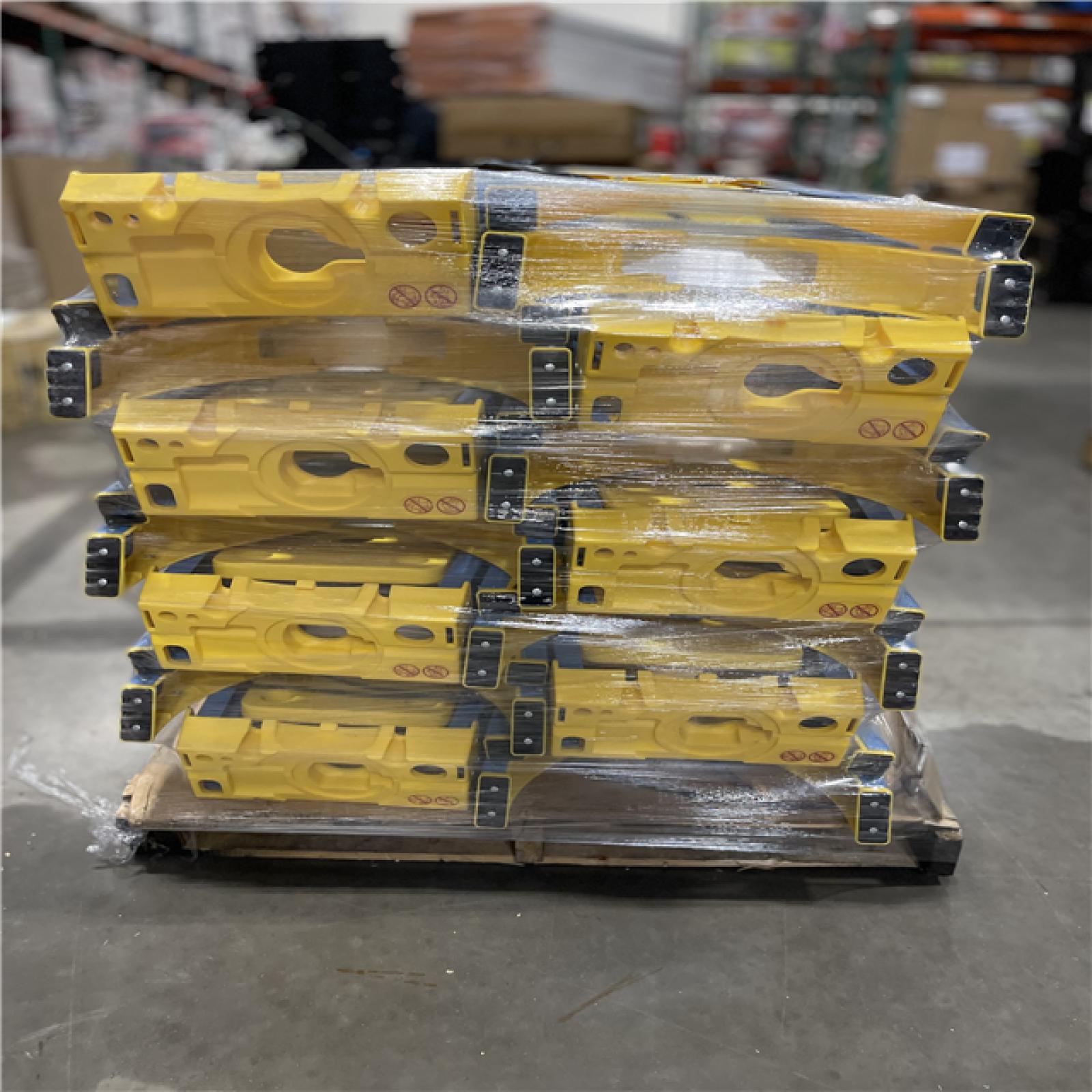 DALLAS LOCATION - Werner 4 Ft. 250 Lbs. Load Capacity Type-I Duty Rating Fiberglass Step Ladder PALLET -(14 UNITS)