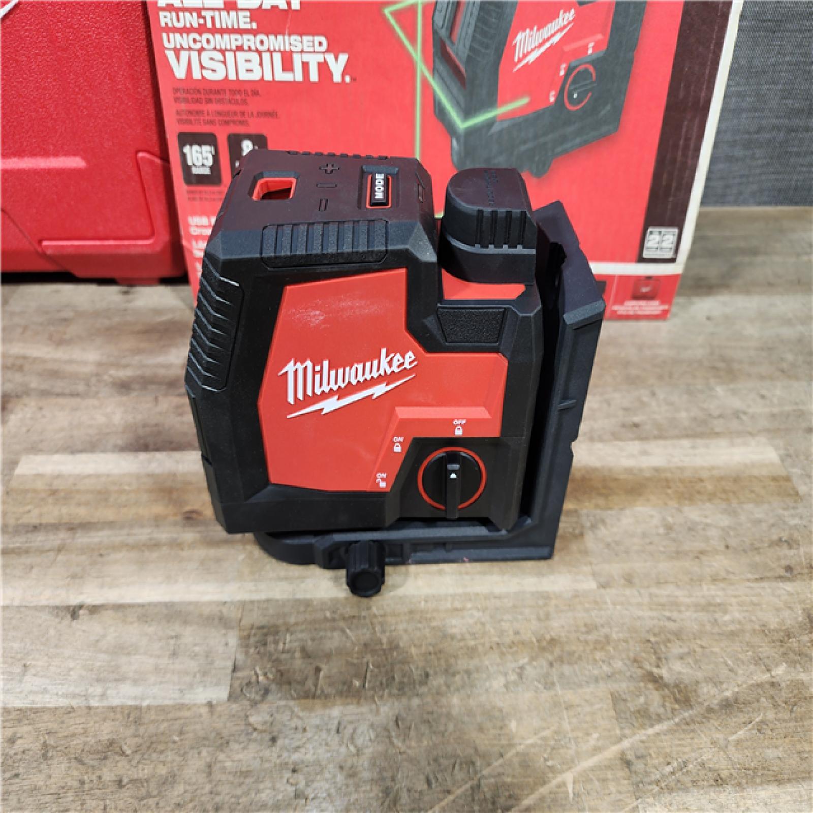 HOUSTON LOCATION - AS-IS (APPEARS LIKE NEW) Milwaukee-3522-21 Green Beam Laser Cross Line Plumb Point Rechargeable USB Kit